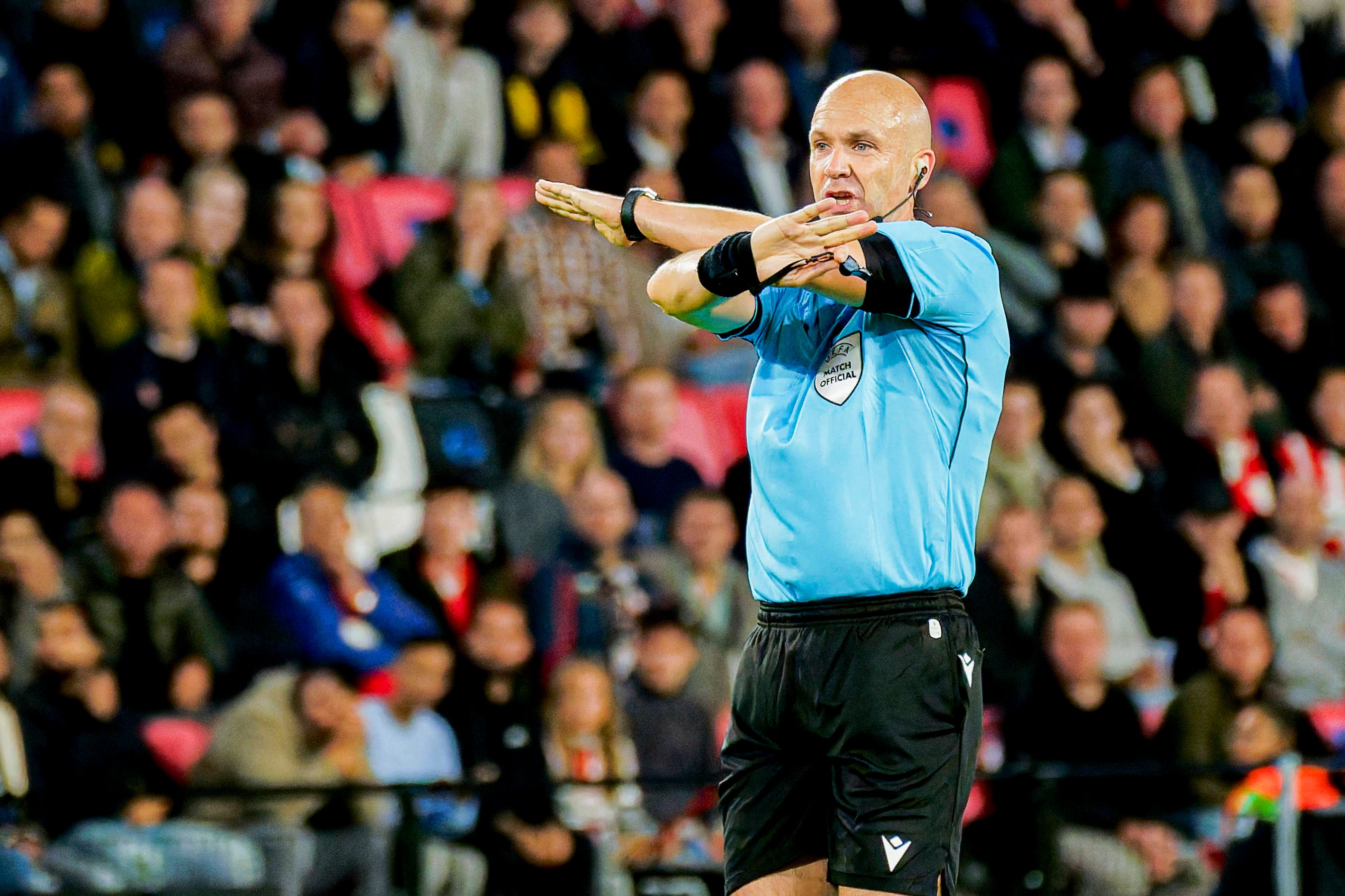 Anthony Taylor spricht über den hohen Erwartungsdruck als Schiedsrichter.