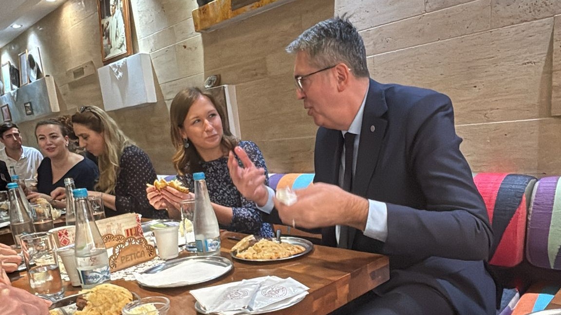 Ćevapi-Insider Plakolm in Sarajevo (Bosnien-Herzeogwina).