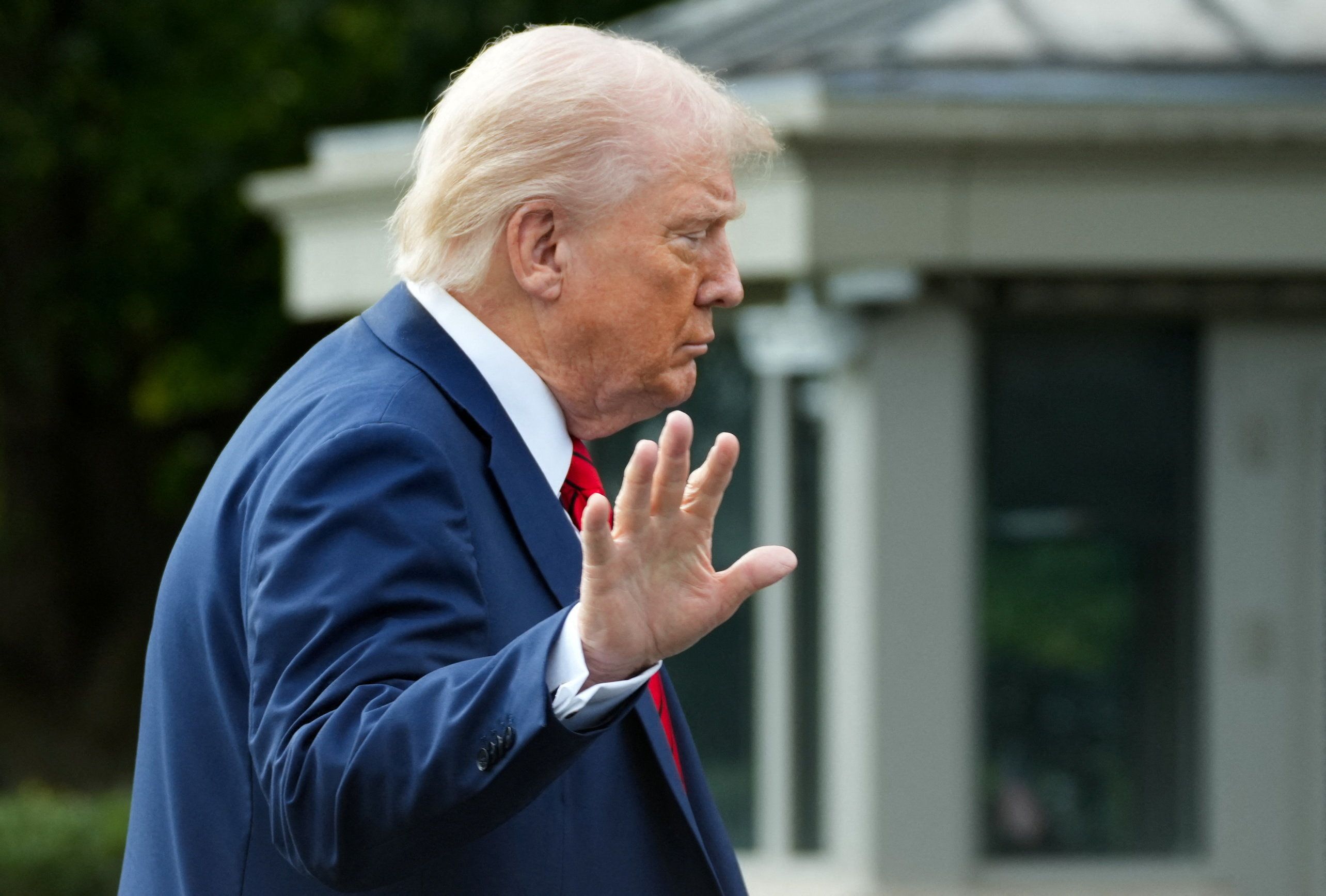 Der Präsident hat auch eine Corona- und eine Grippeimpfung bekommen. 