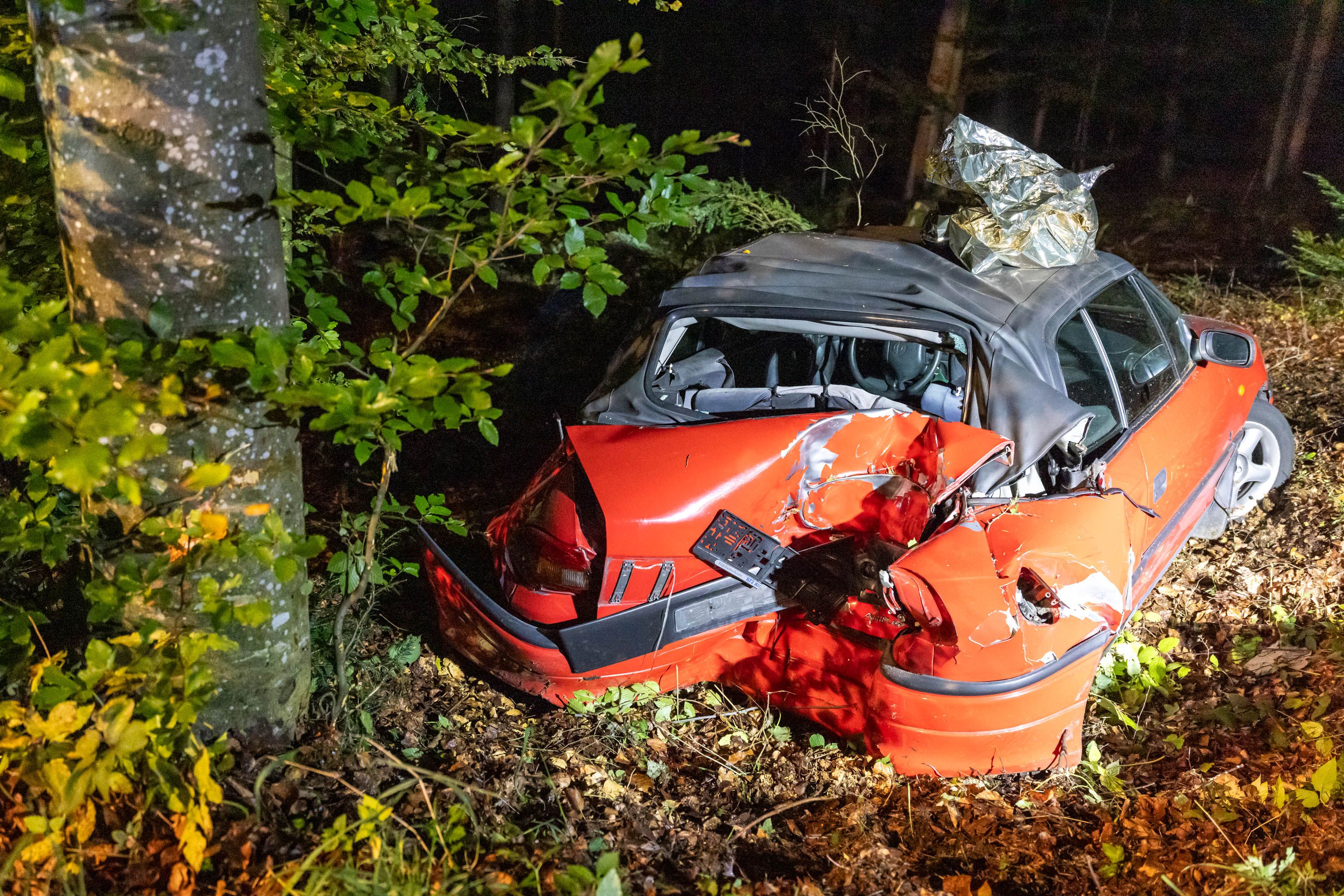 Das Cabrio des Mannes wurde bei dem Unfall zerstört.
