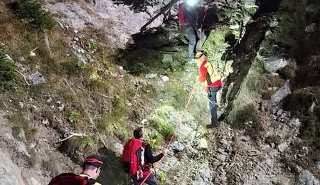 Heute.at - Wanderer (45) aus unwegsamen Gelände gerettet