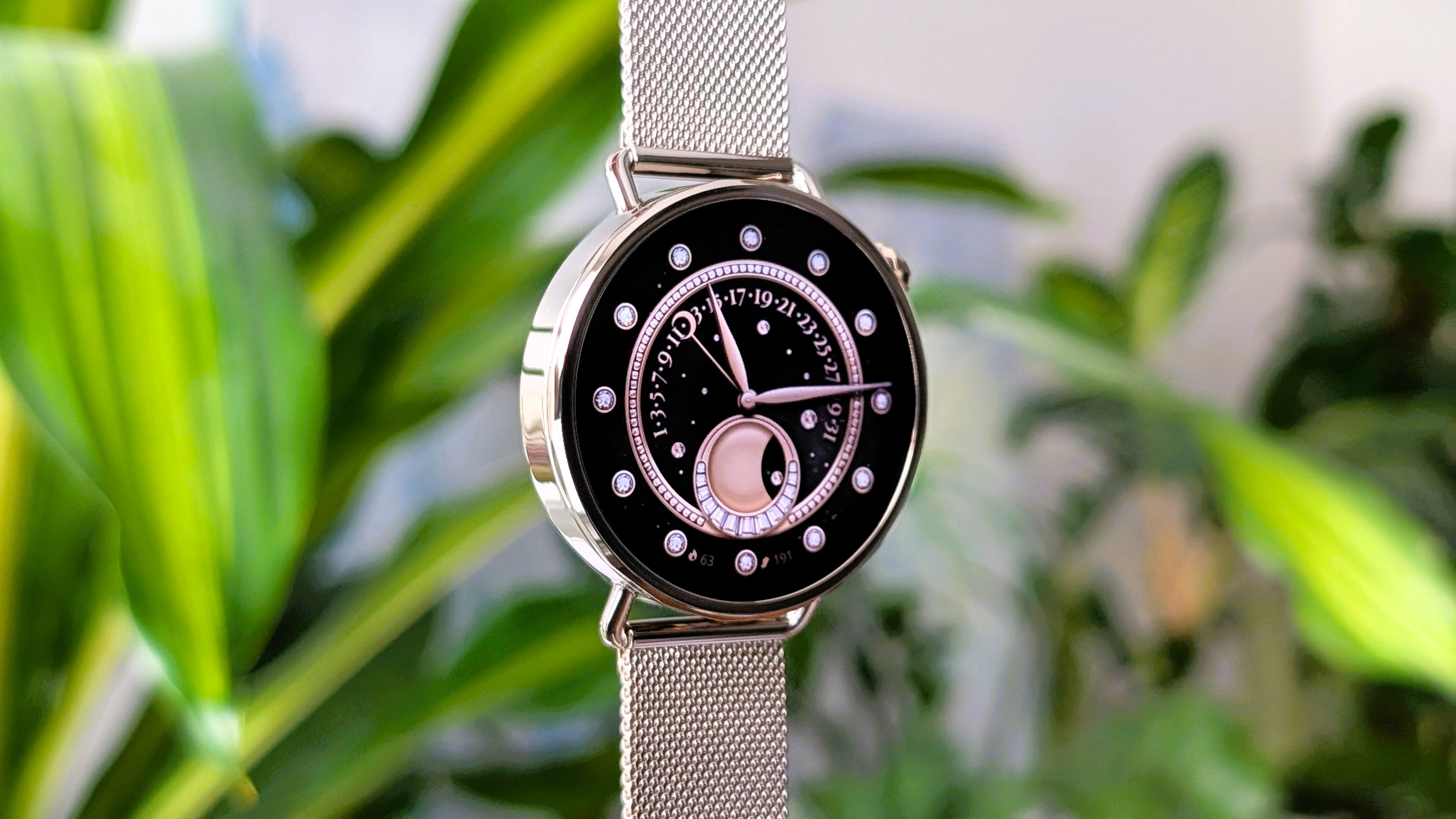 Besonders in der Gold-Ausführung mit Milanese-Armband wirkt die Xiaomi Watch S4 wie ein Schmuckstück.