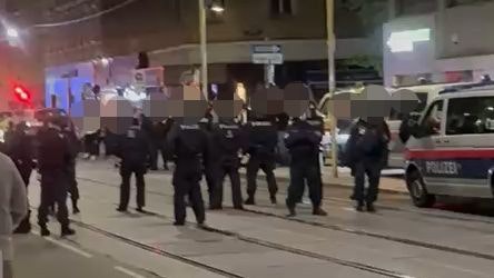 Heute.at - Albaner gehen auf Wiener Balkan-Meile auf Serben los