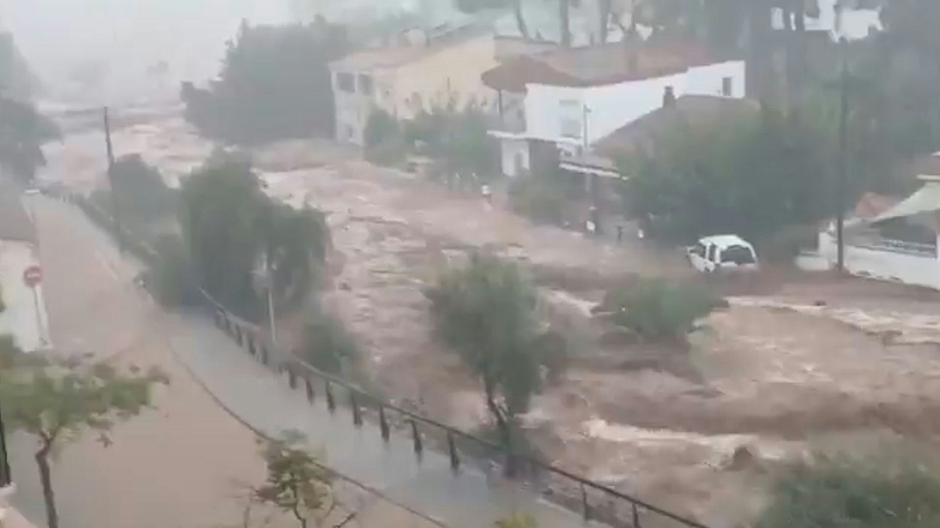 Heute.at - Katastrophale Unwetter – Urlauber in Lebensgefahr