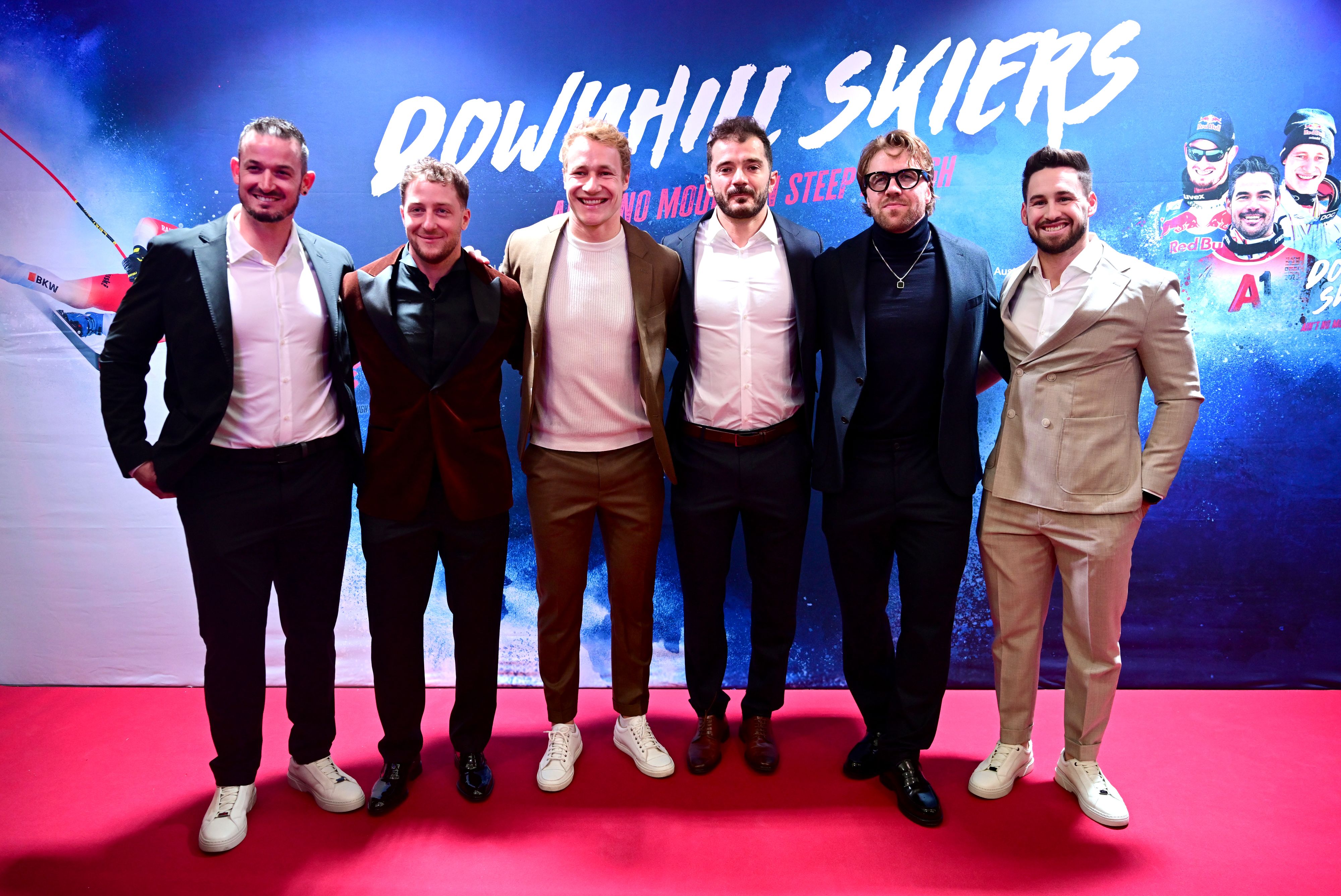 Starauflauf: Dominik Paris, Justin Murisier, Marco Odermatt, Cyprien Sarrazin, Aleksander Aamodt Kilde und Daniel Hemetsberger bei der Kinopremiere von 