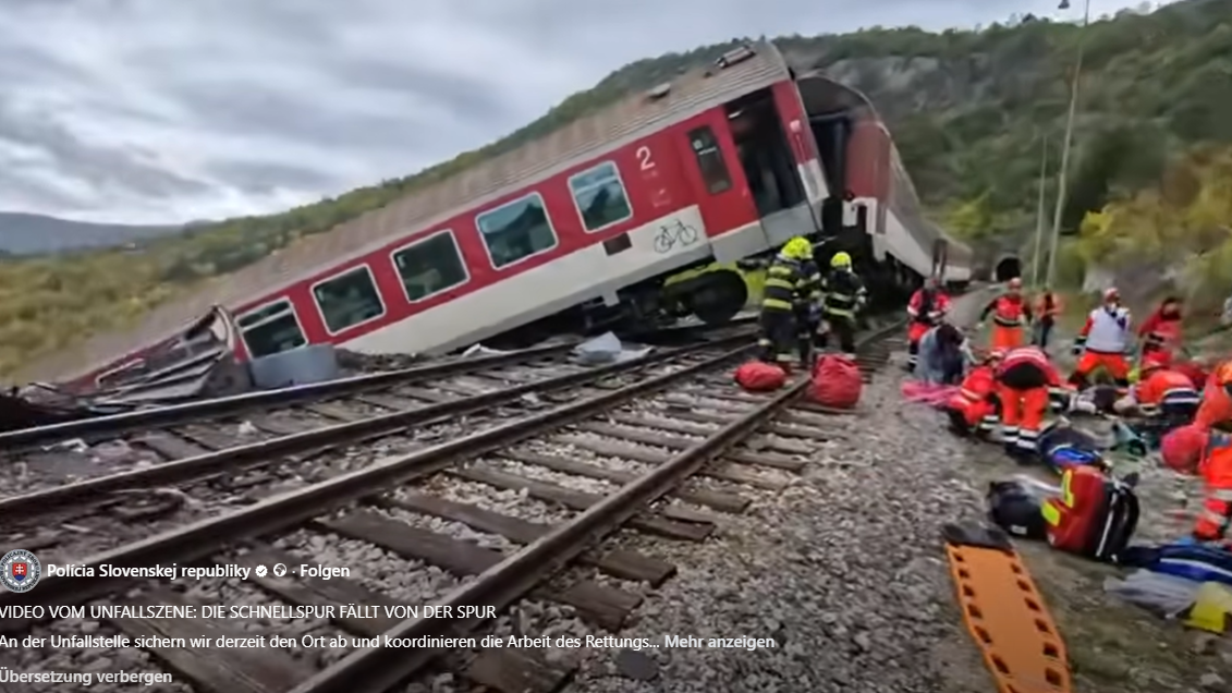 In der Slowakei krachten zwei Züge ineinander. 
