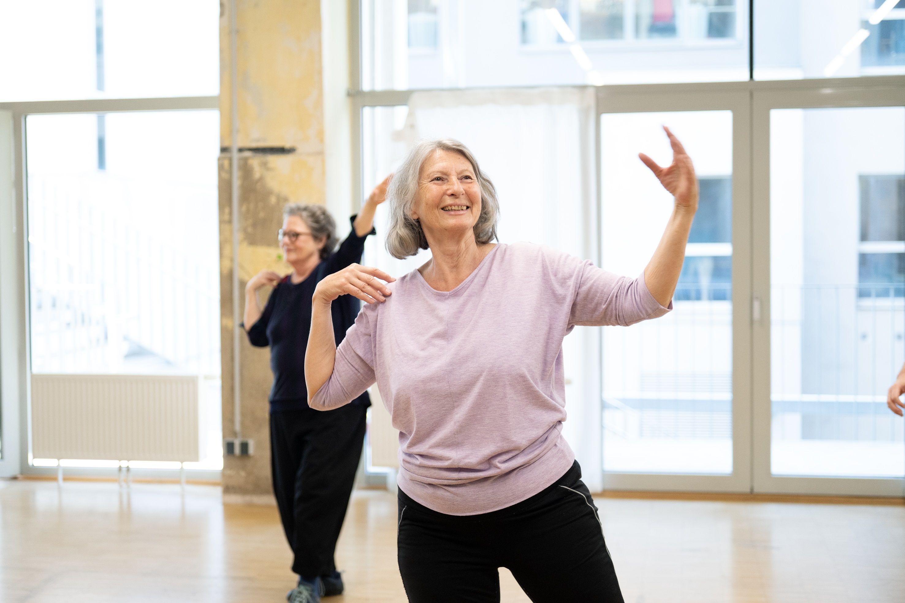 Die Caritas veranstaltet einen Tanznachmittag für Senioren.
