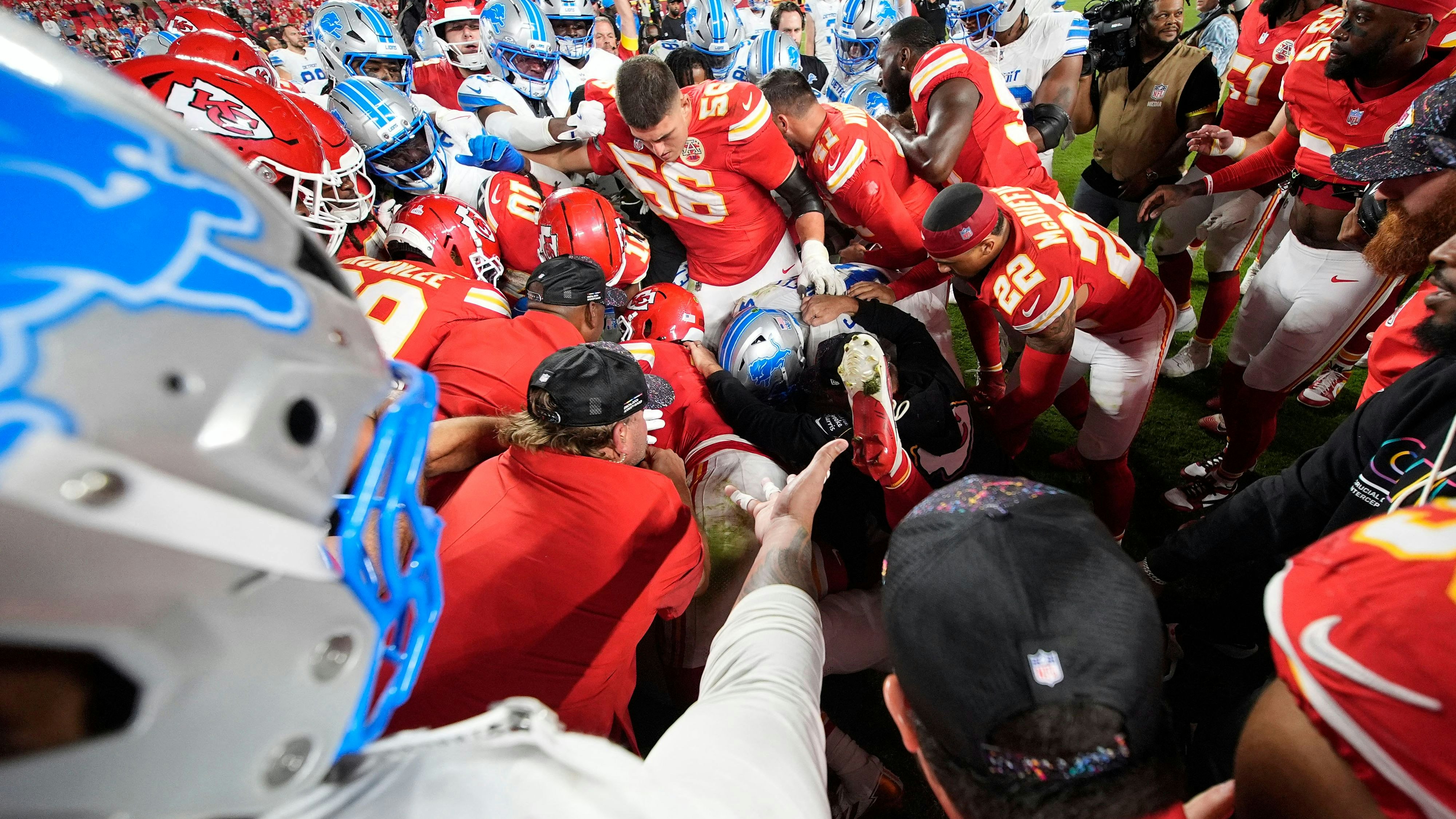 Heute.at - Faustschlag-Eklat nach Schlusspfiff bei NFL-Schlager