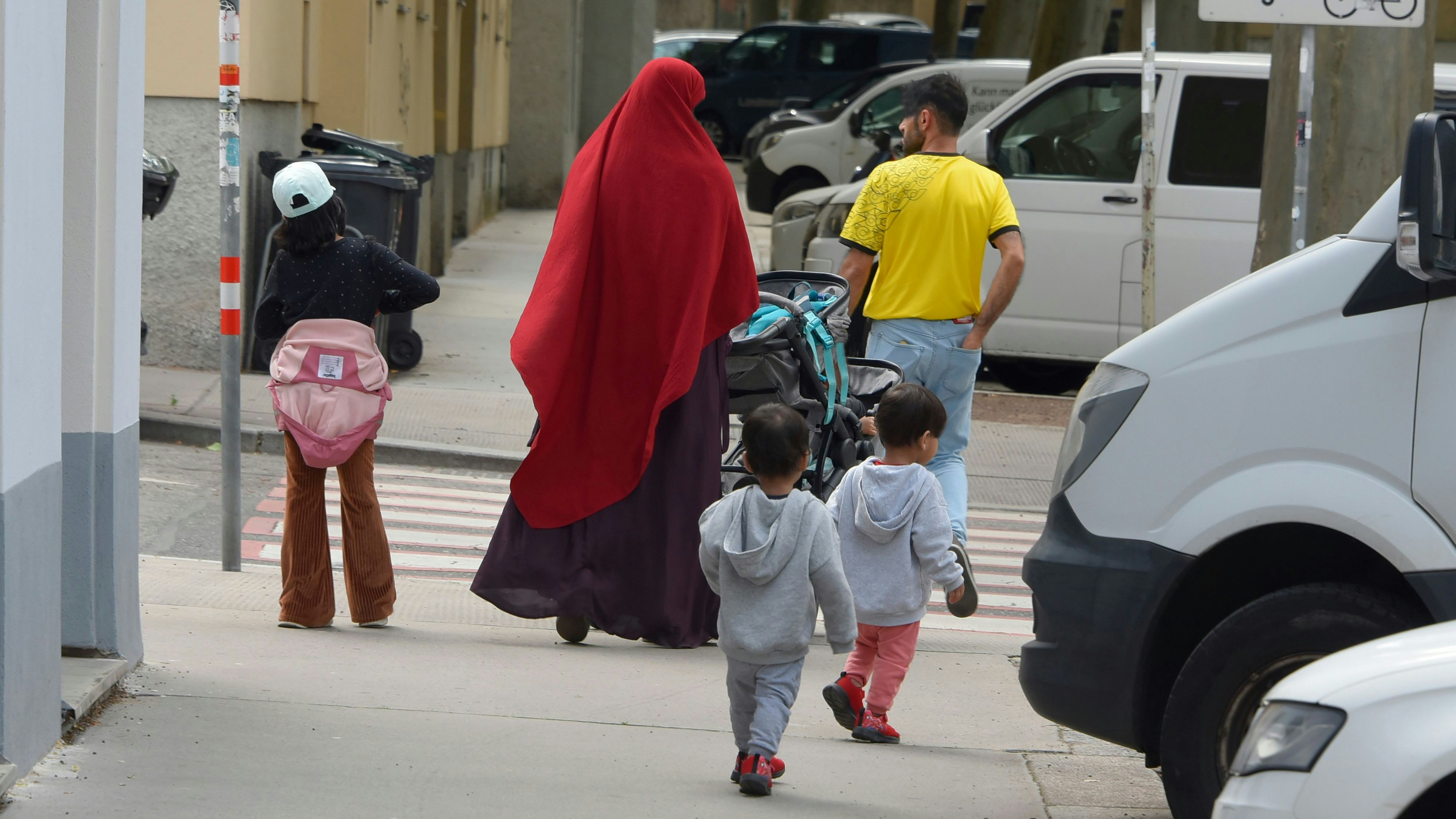 Heute.at - Großfamilien kassieren utopische Summen für Nichtstun
