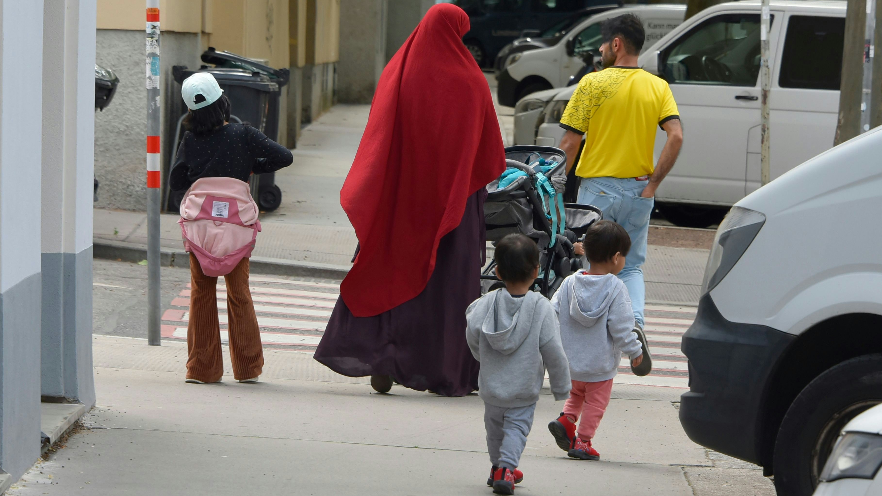 Heute.at - Heute-Umfrage: Das soll sich bei Sozialhilfe ändern
