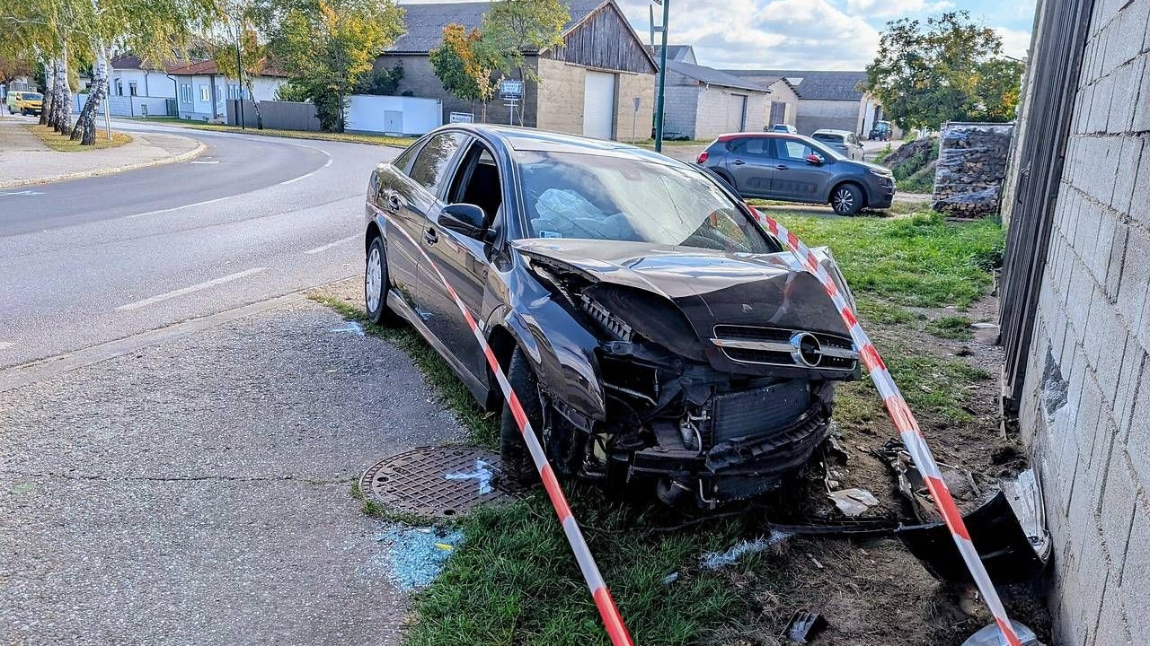 Heute.at - Schwerer Schlepper-Unfall nach wilder Verfolgungsjagd