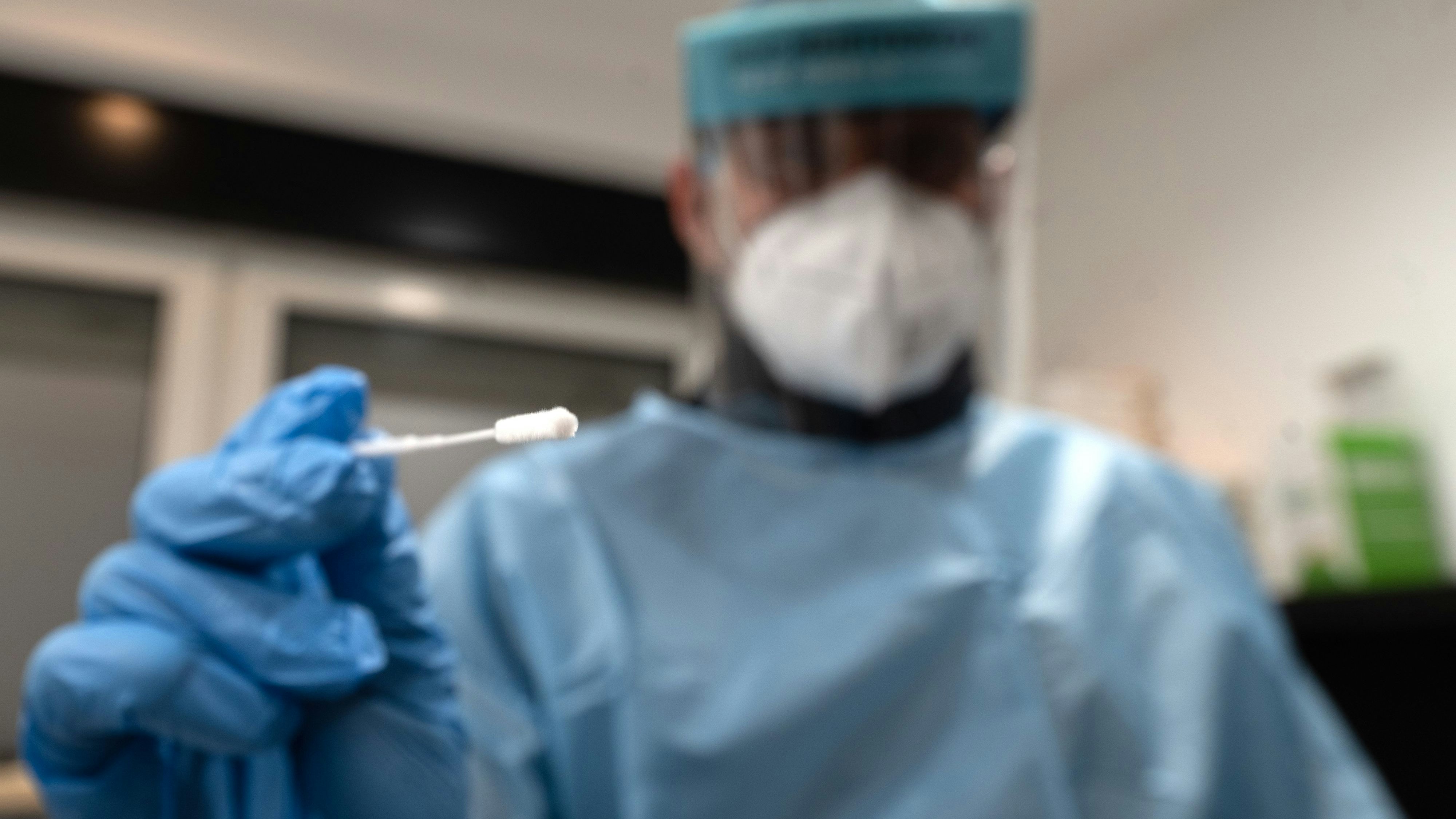 Heute.at - Die Zahlen steigen – Chef-Arzt warnt vor Viren