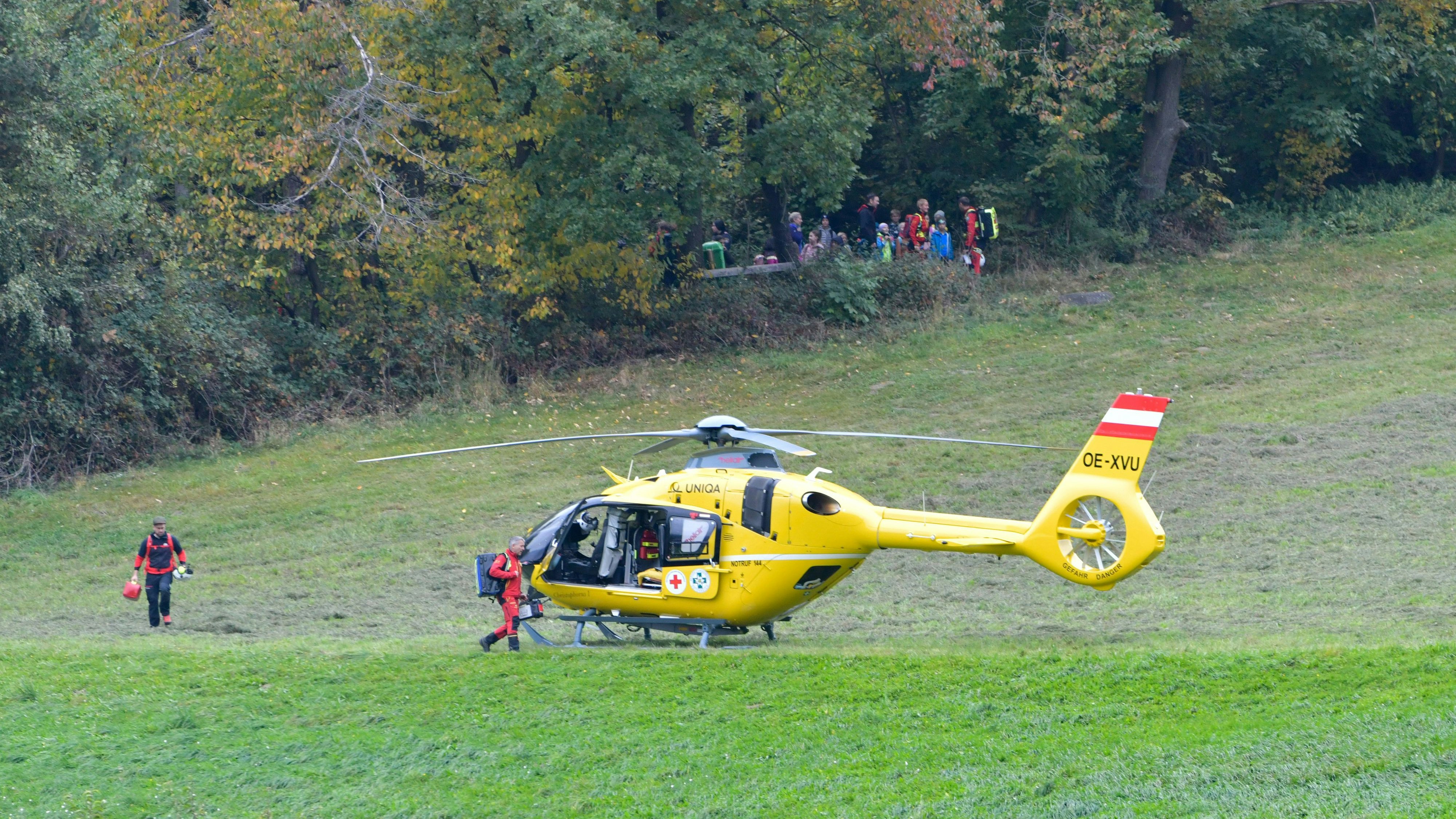 Ein Kind musste mit dem Notarzthubschrauber ins Spital gebracht werden. 