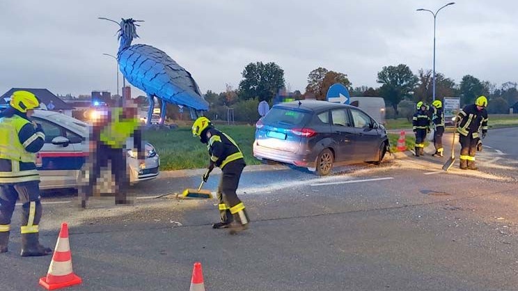 Heute.at - Schwerer Unfall – Pkw krachten im Kreisverkehr zusammen