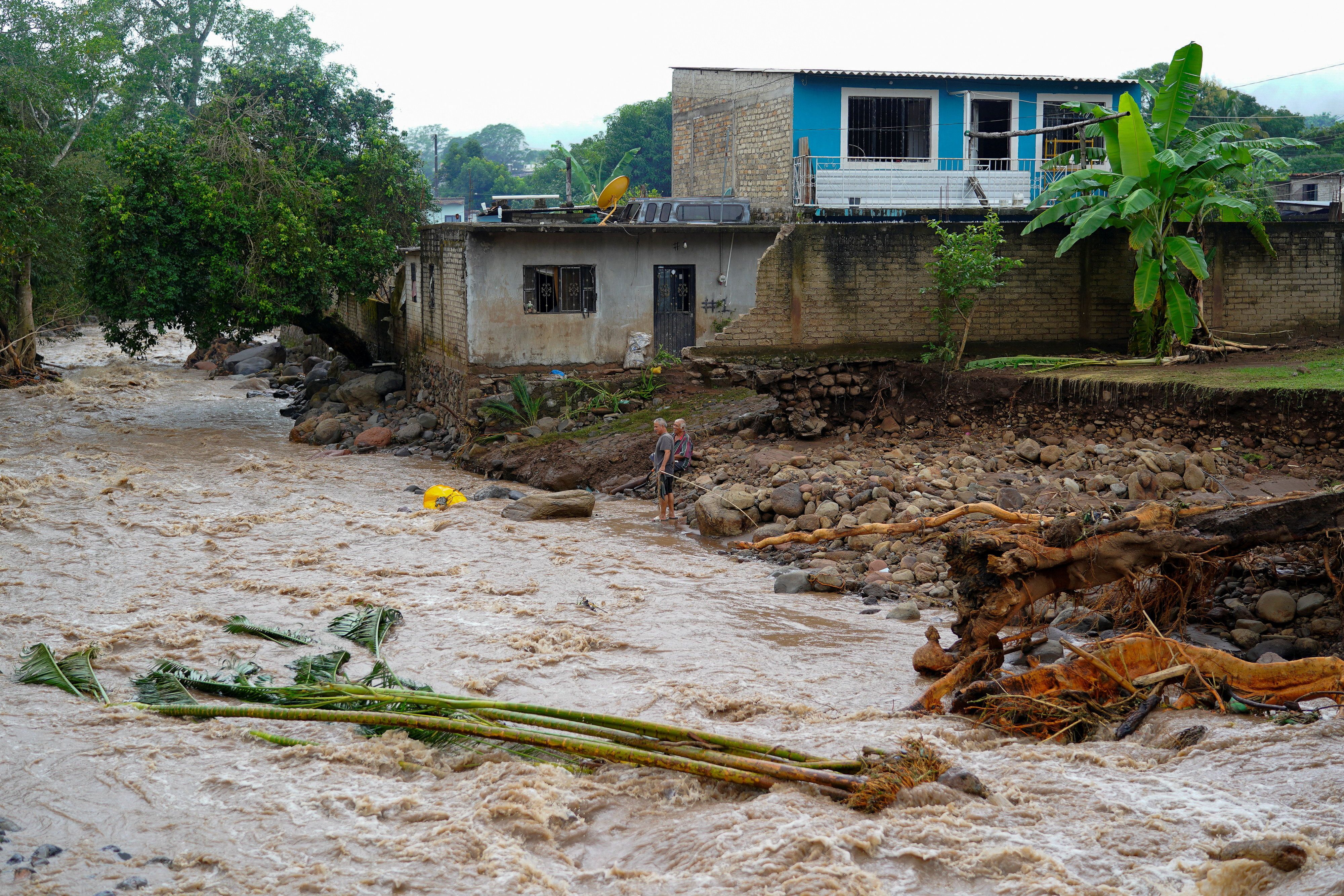 Heftige Überschwemmungen stürzen Mexiko ins Chaos.