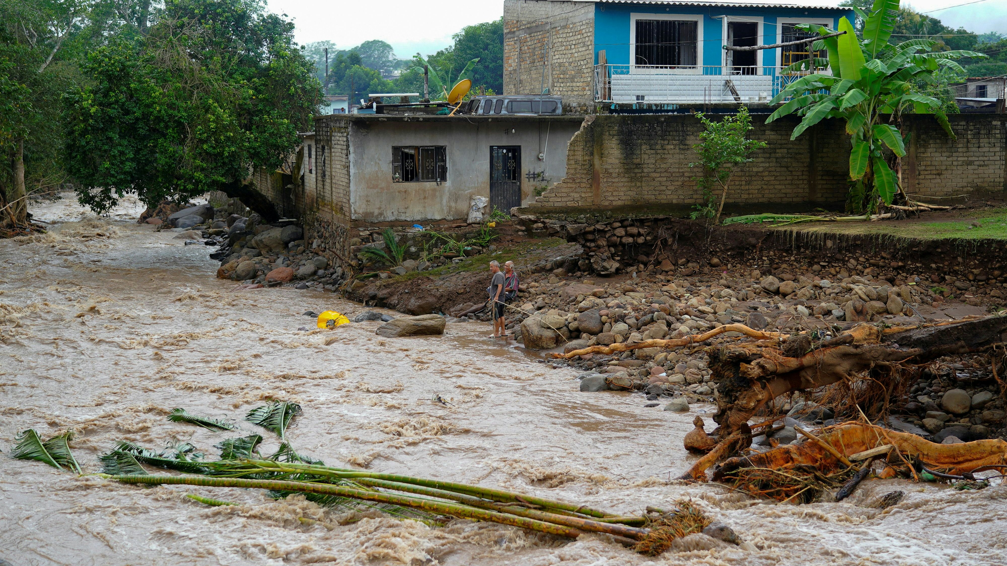 Heute.at - 47 Tote! Ganze Orte von der Außenwelt abgeschnitten