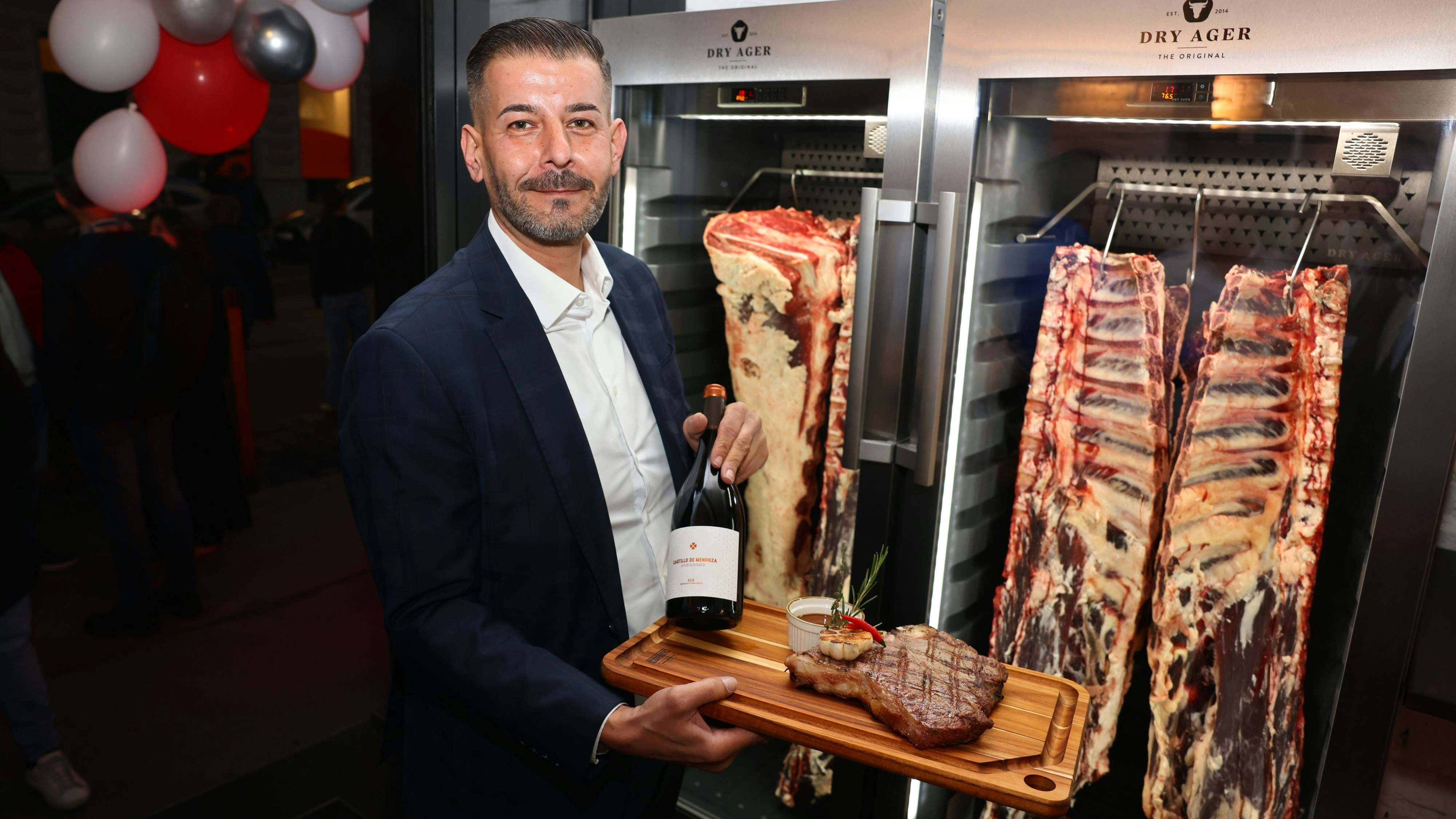 Heute.at - Ex-Fußballpräsident hat nun neue Steak-Bar in Wien