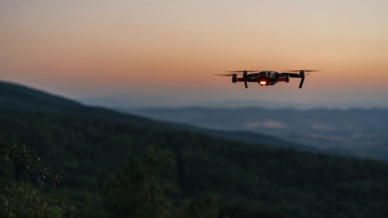 Heute.at - Das passiert, wenn Drohnen über Österreich fliegen