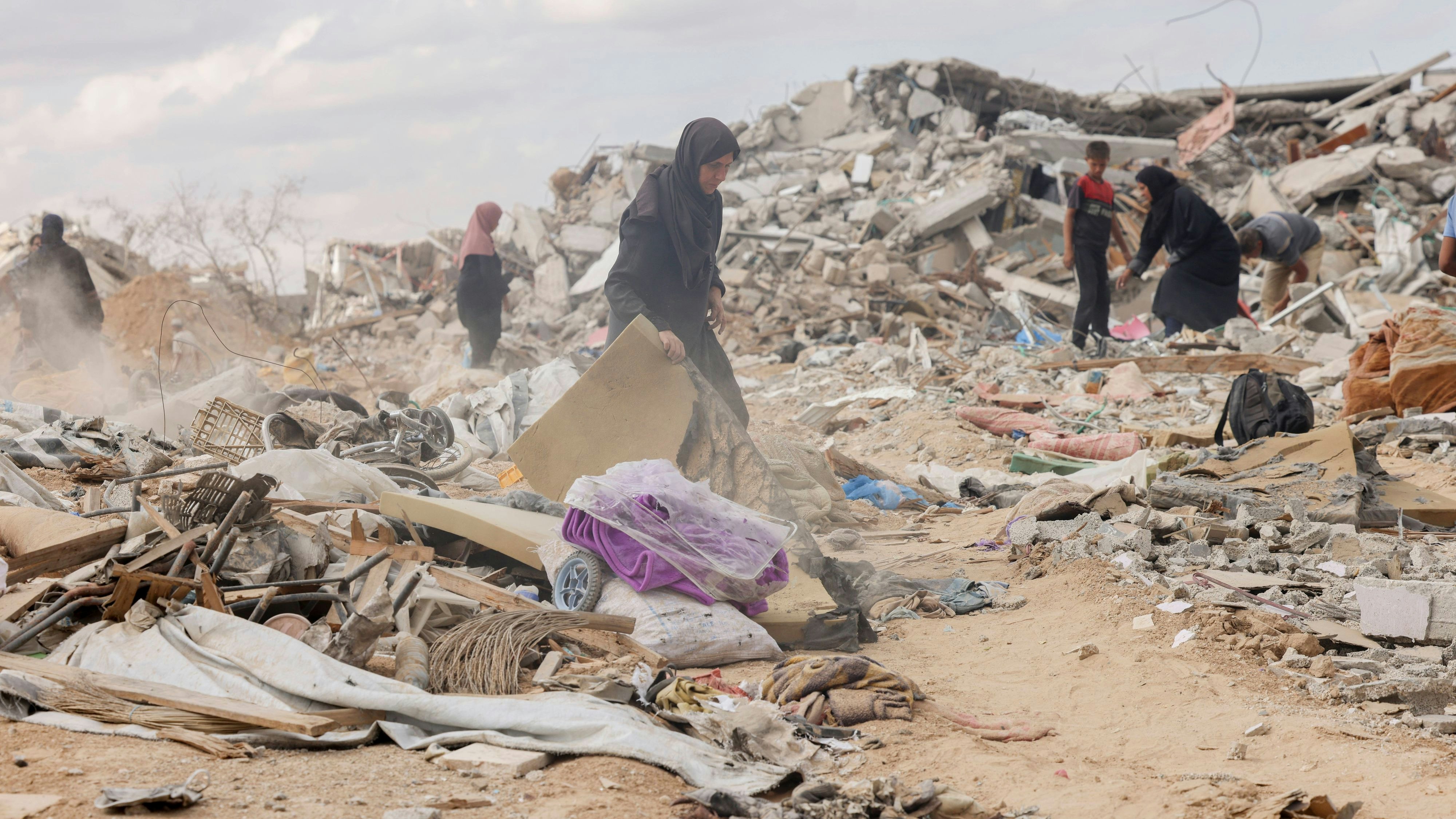 Rückkehrer in den Ruinen von Chan Yunis im südlichen Gazastreifen, 12. Oktober 2025