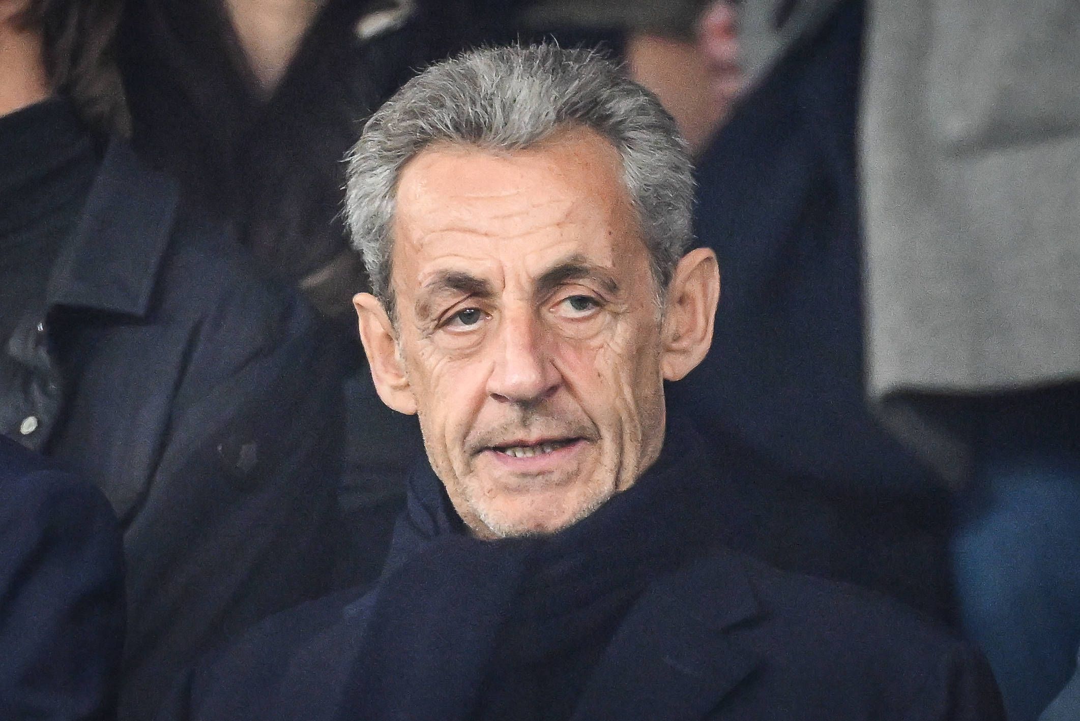 Nicolas Sarkozy während des Fußballspiels Paris Saint-Germain PSG und AJ Auxerre am 27. September 2025 in Paris.