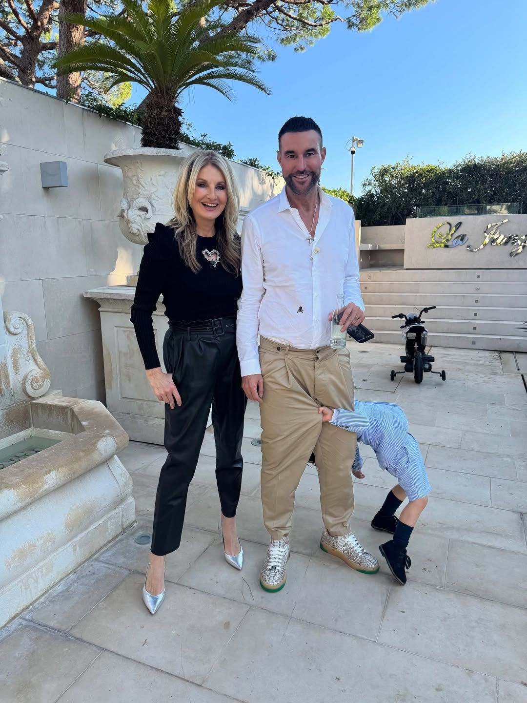Frauke Ludowig mit Philipp Plein in dessen Anwesen  in Cannes.