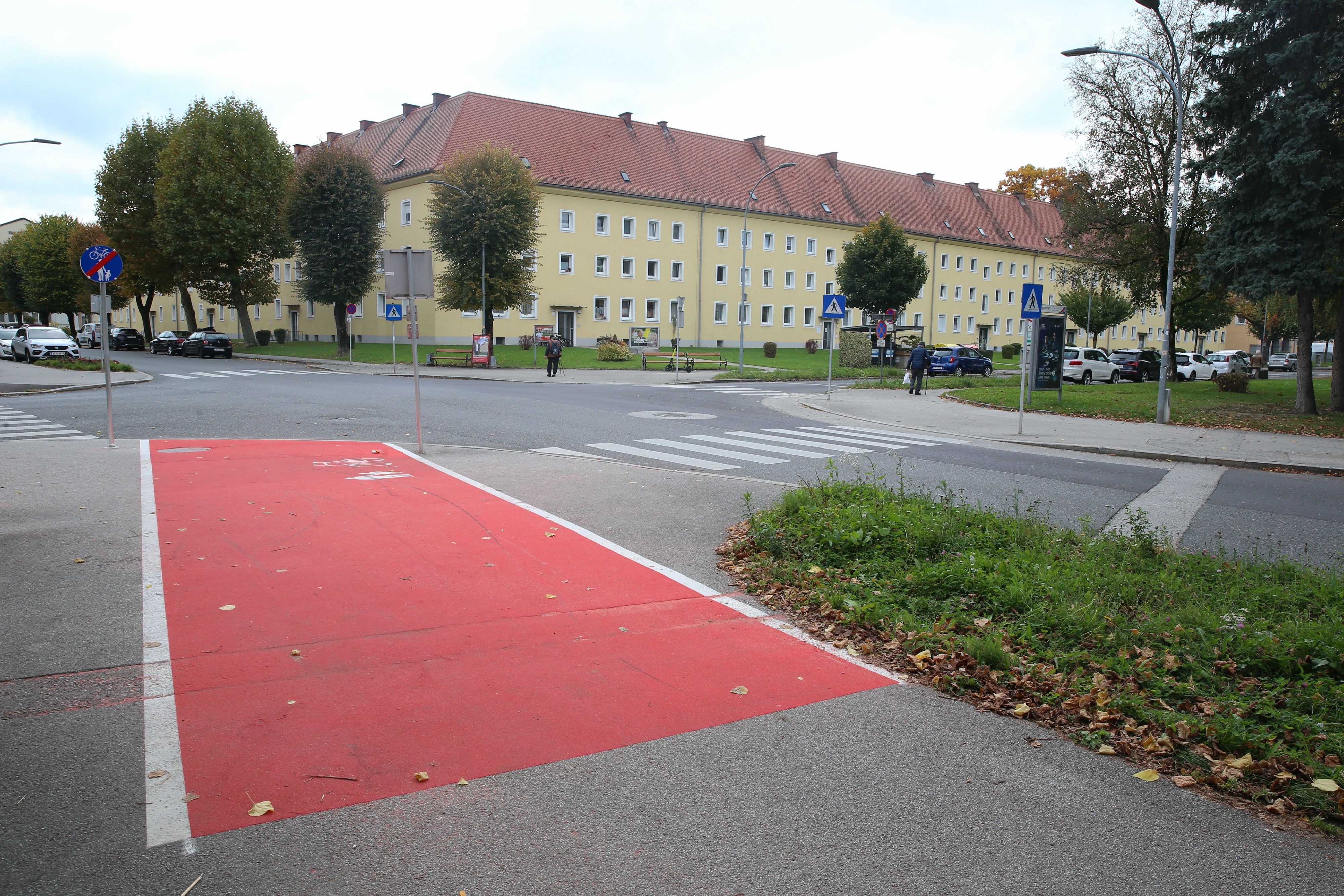 Der Radweg in Steyr hört plötzlich mitten in einer Kreuzung auf und sorgt so für Kritik.
