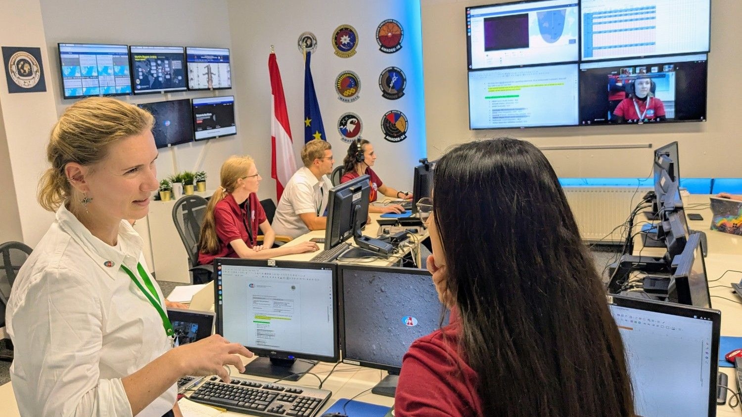 Heute.at - 70 Männer und Frauen ziehen jetzt auf Mond und Mars