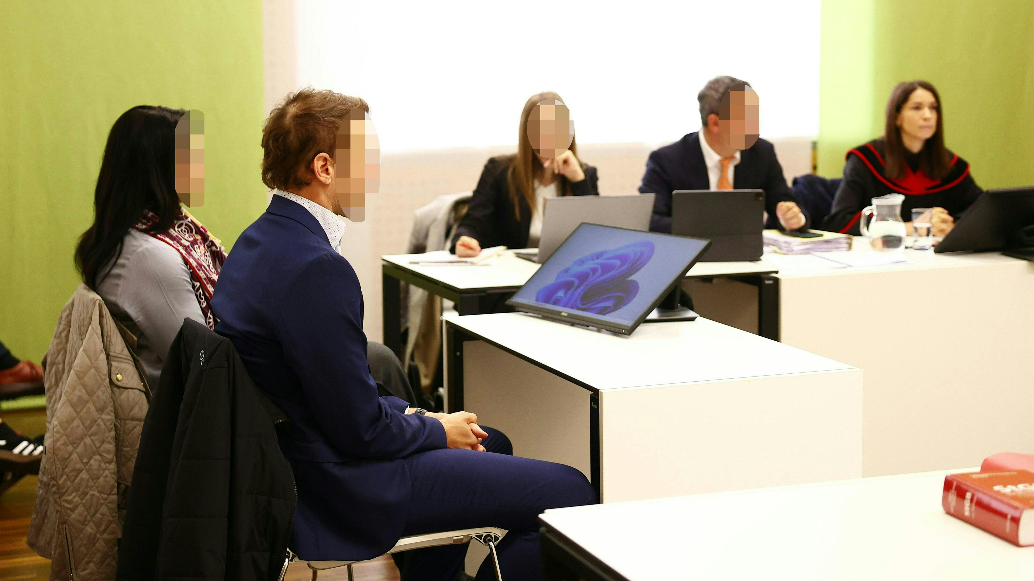 Heute.at - Darf ich helfen? – dann soll Kind Loch gebohrt haben