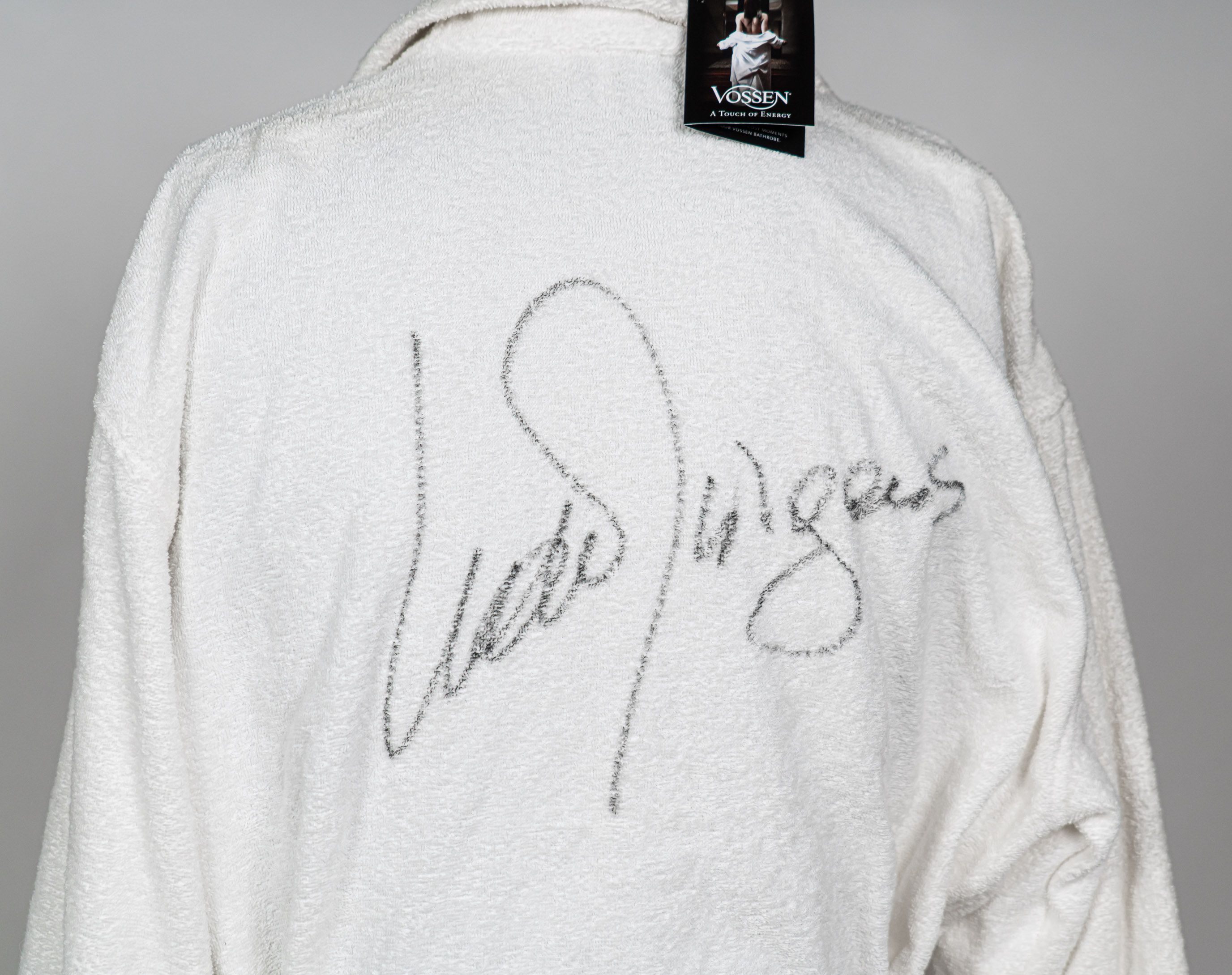 Dieser Bademantel von Udo Jürgens wird versteigert.