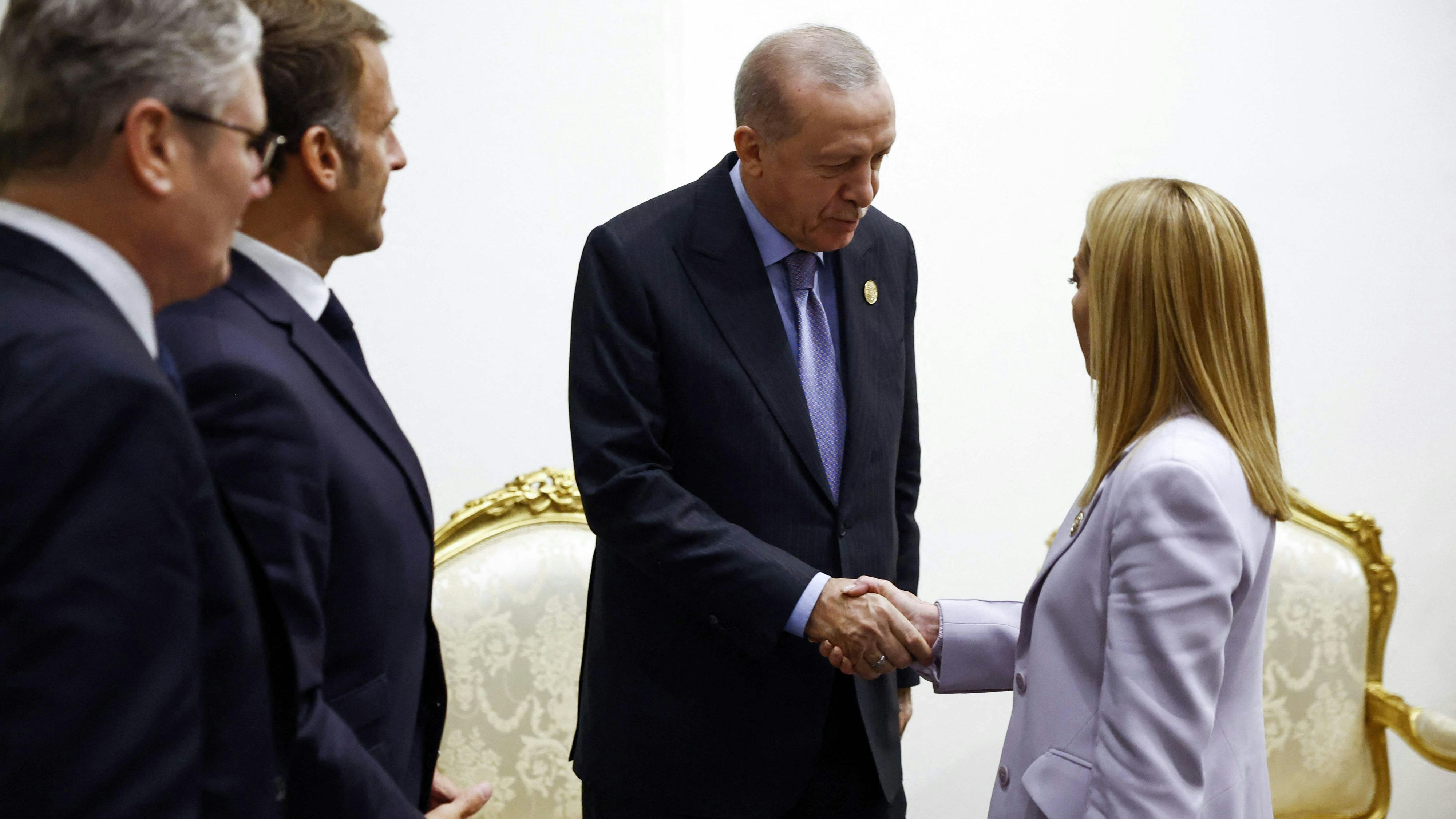 Heute.at - Erdoğan zu Meloni: Sollten mit dem Rauchen aufhören