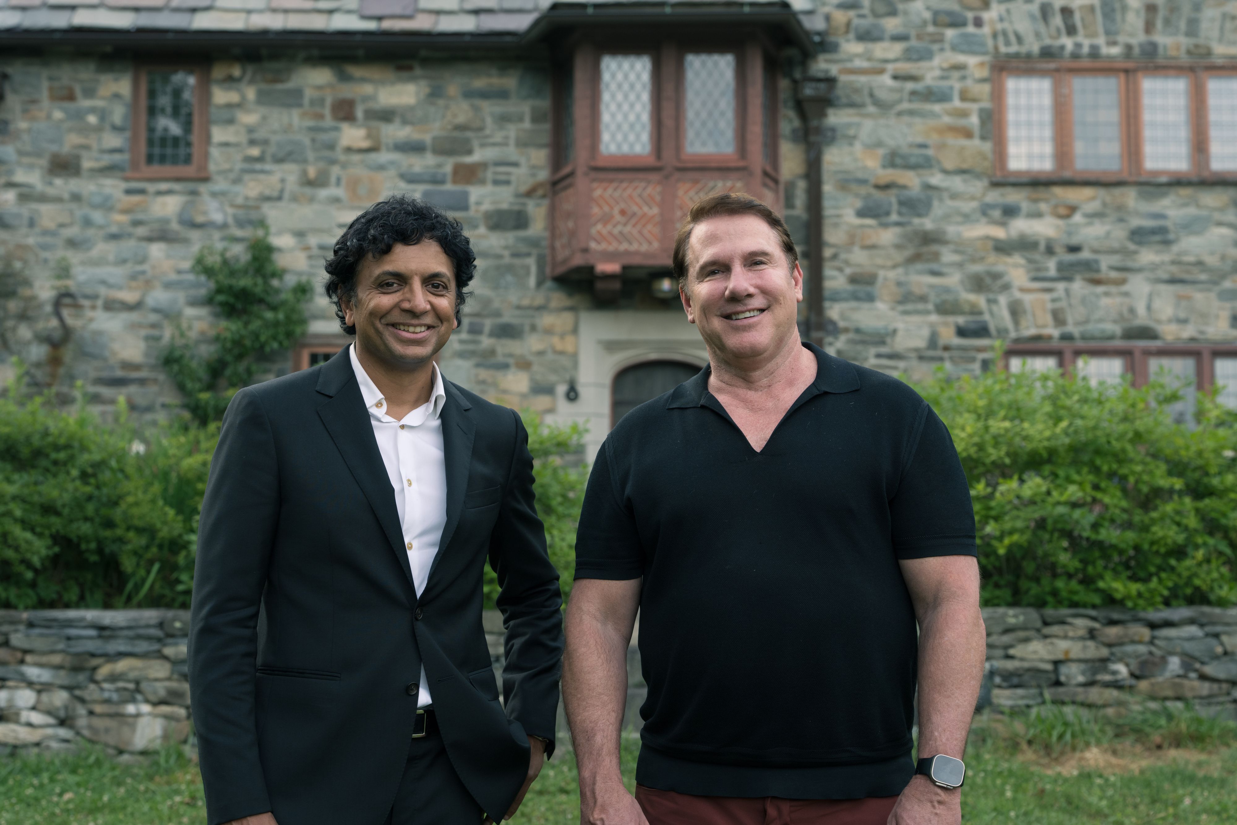 Kongeniales Autoren-Duo: Regisseur M. Night Shyamalan und Autor Nicholas Sparks (re.)