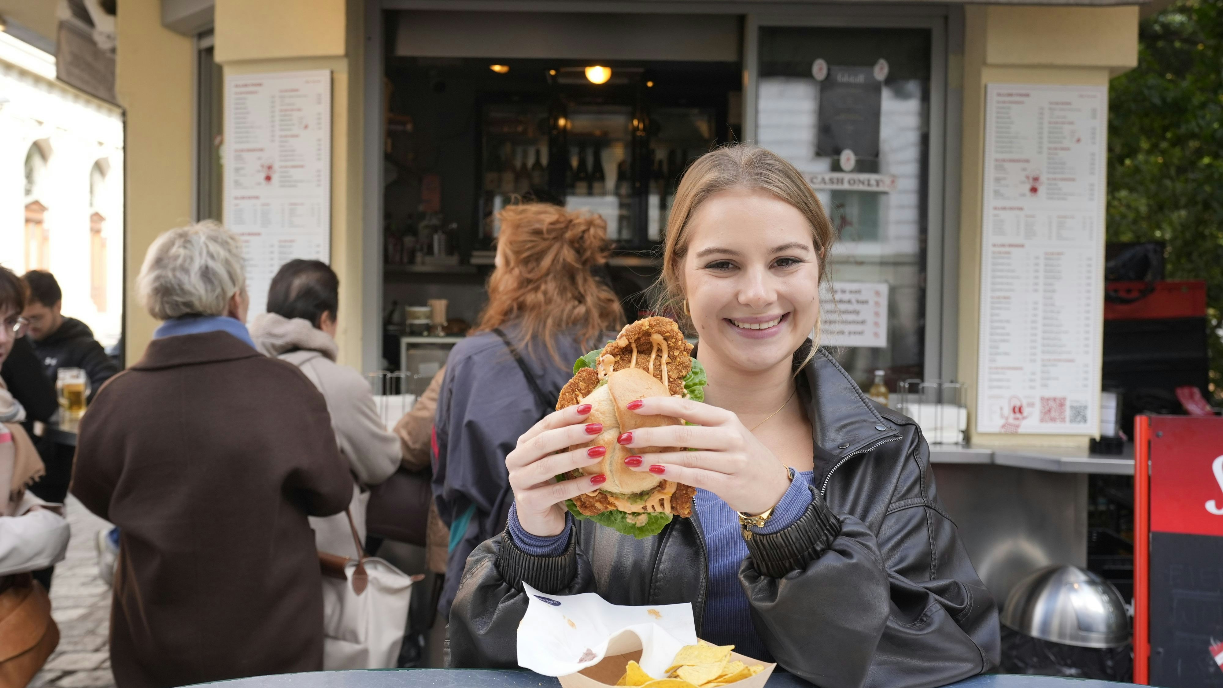 Heute.at - Spitzenkoch kreiert Wiens erste Nacho-Schnitzelsemmel