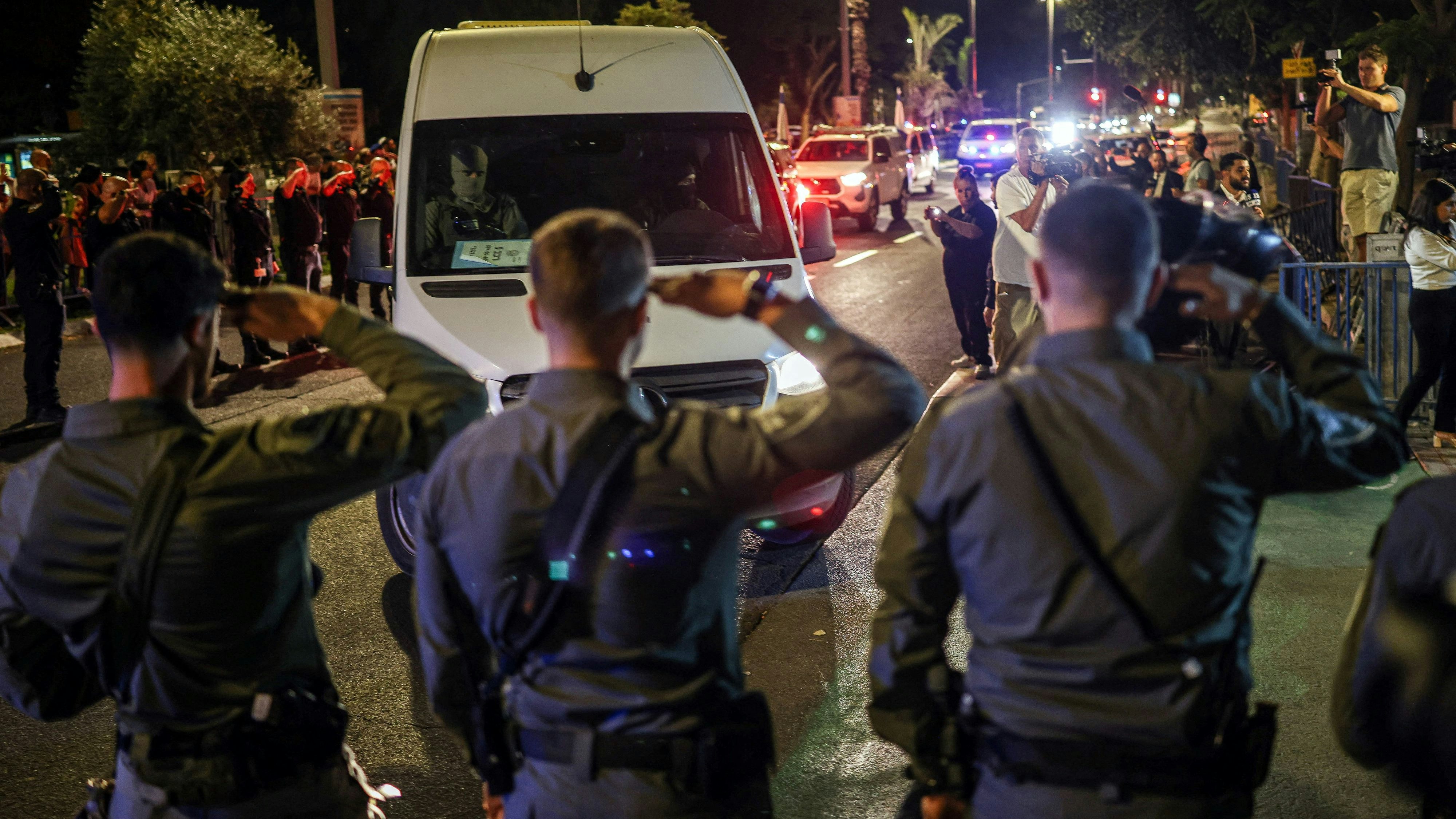 Heute.at - Hamas übergibt weitere tote Geiseln an das Rote Kreuz