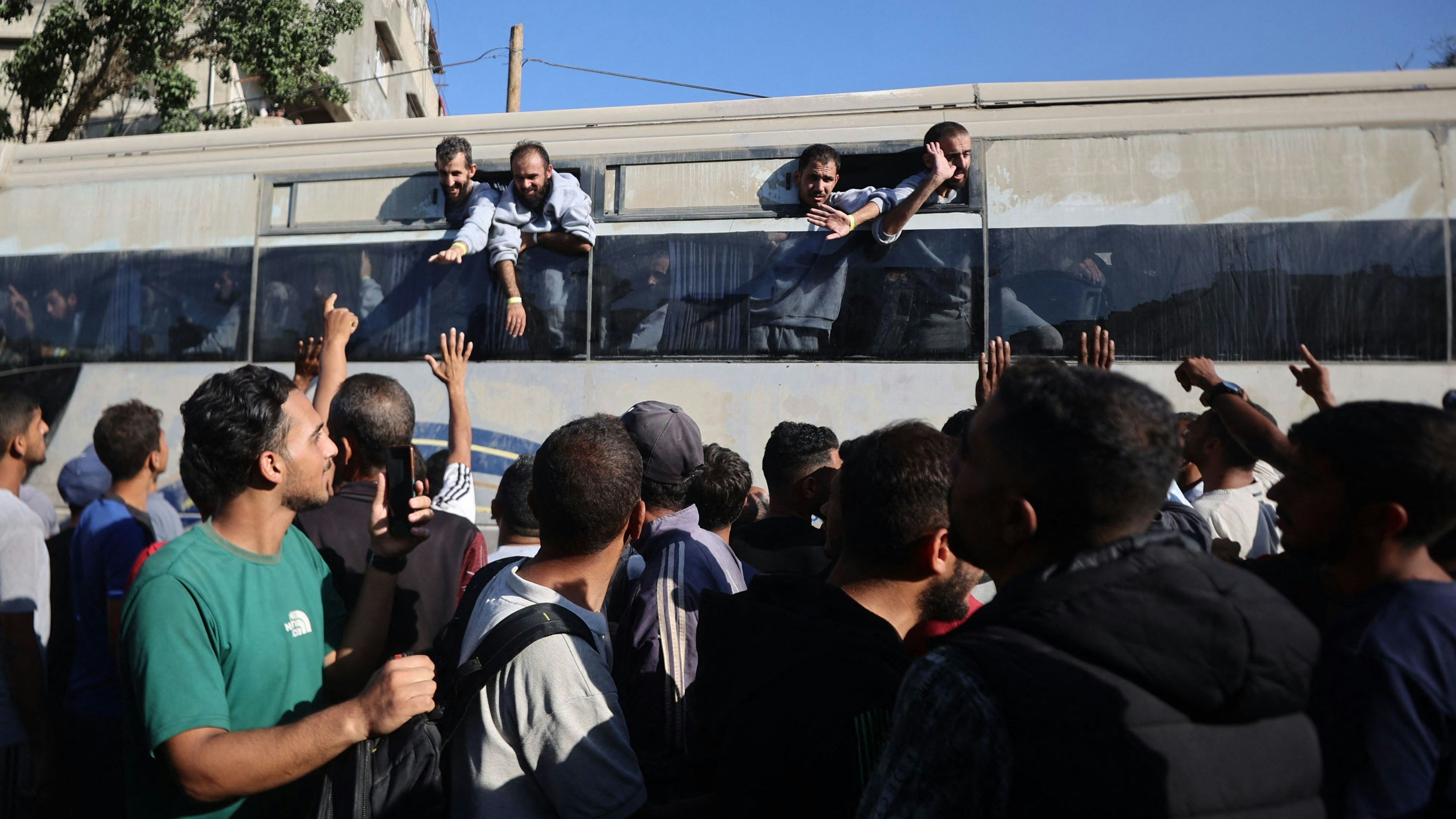 Heute.at - Familien erkennen abgemagerte Häftlinge kaum noch