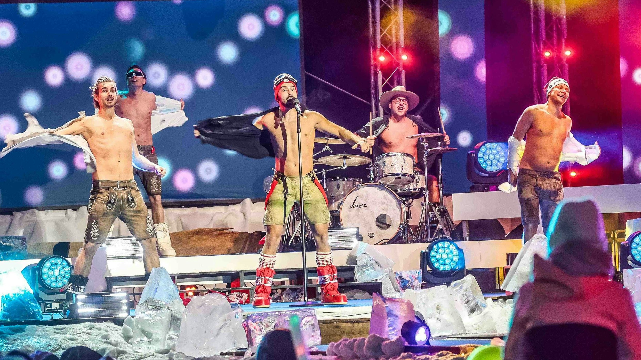 Heute.at - Mountain Crew will oben ohne zum Song Contest