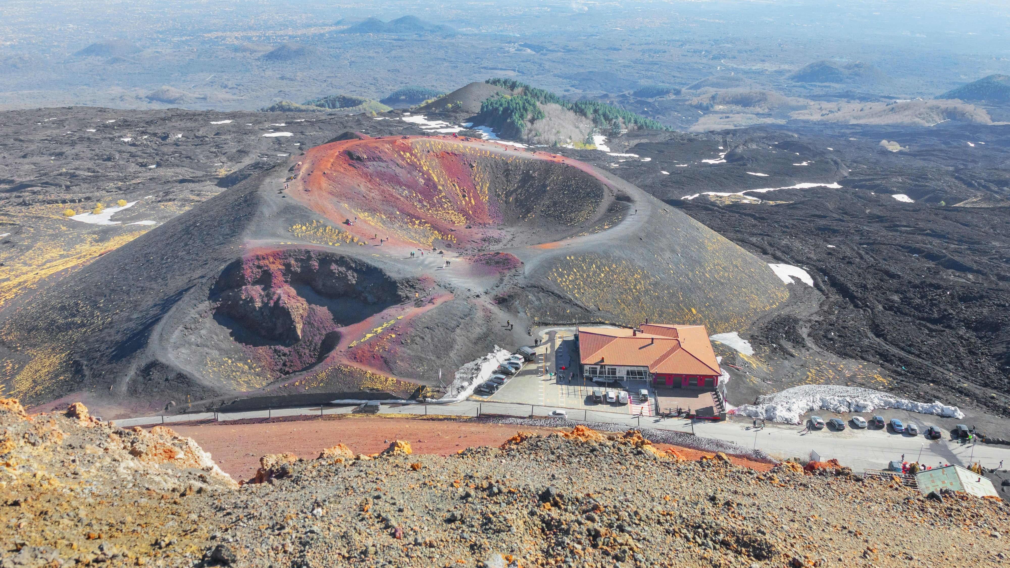 Die Silvestri-Krater sind aufgrund des bunten Gesteins ein beliebtes Fotomotiv.