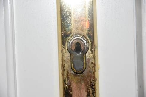 In jüngerer Vergangenheit kam es Wien wiederholt zu Einbrüchen, bei der die Täter mit Säure vorgegangen sind.