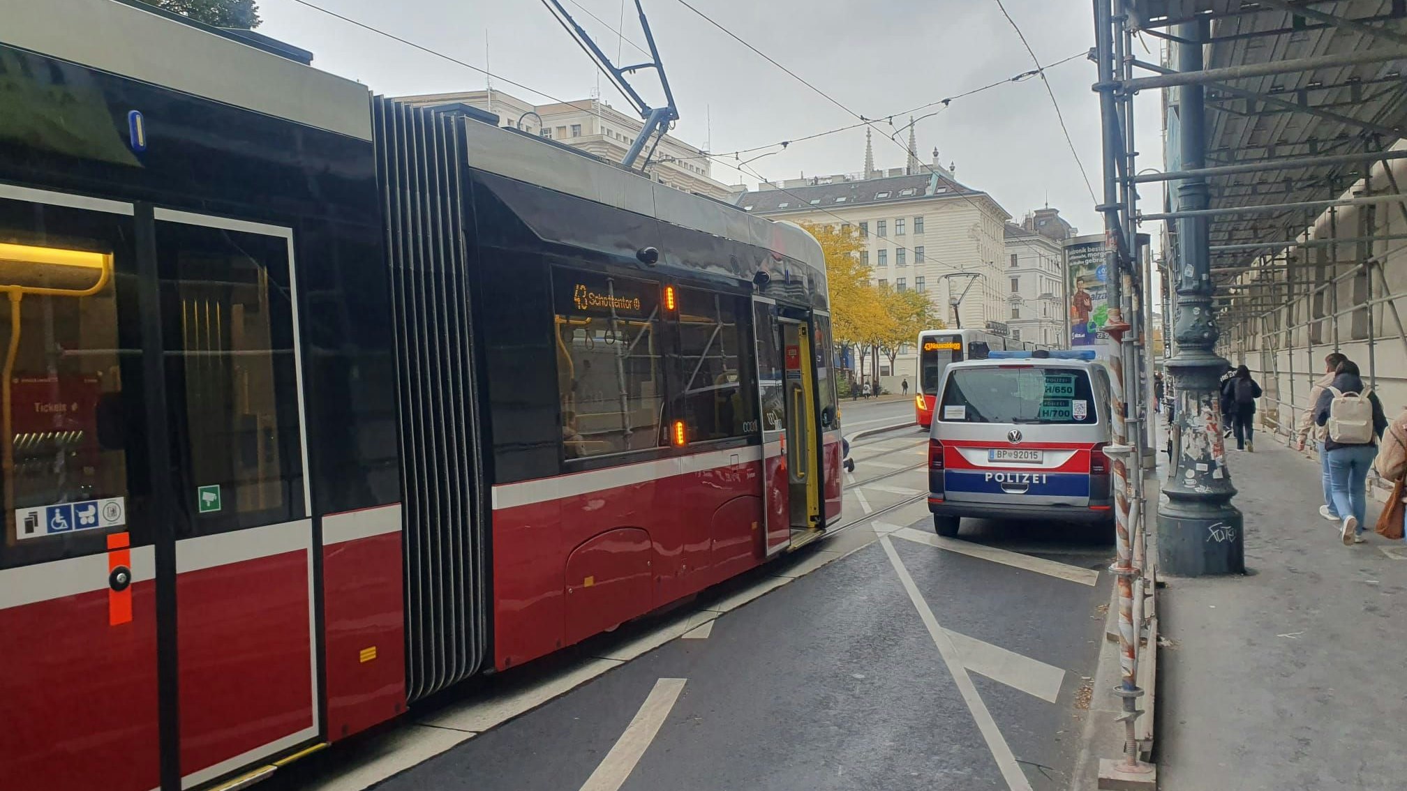 Heute.at - Radfahrerin gestürzt: Verzögerungen auf Linie 43 und 44