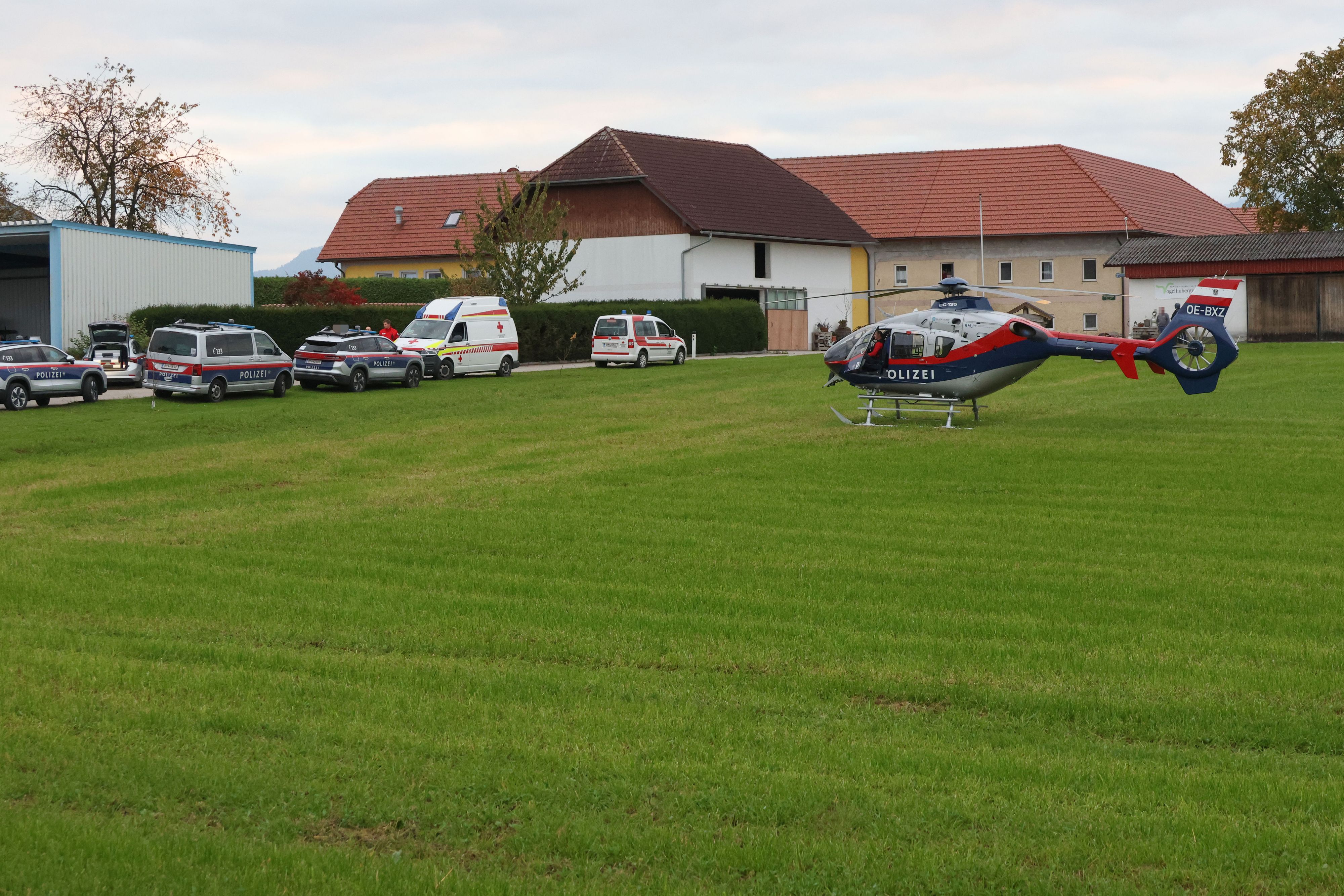 In Vorchdorf sorgten Personen mit Waffen für einen Großeinsatz.