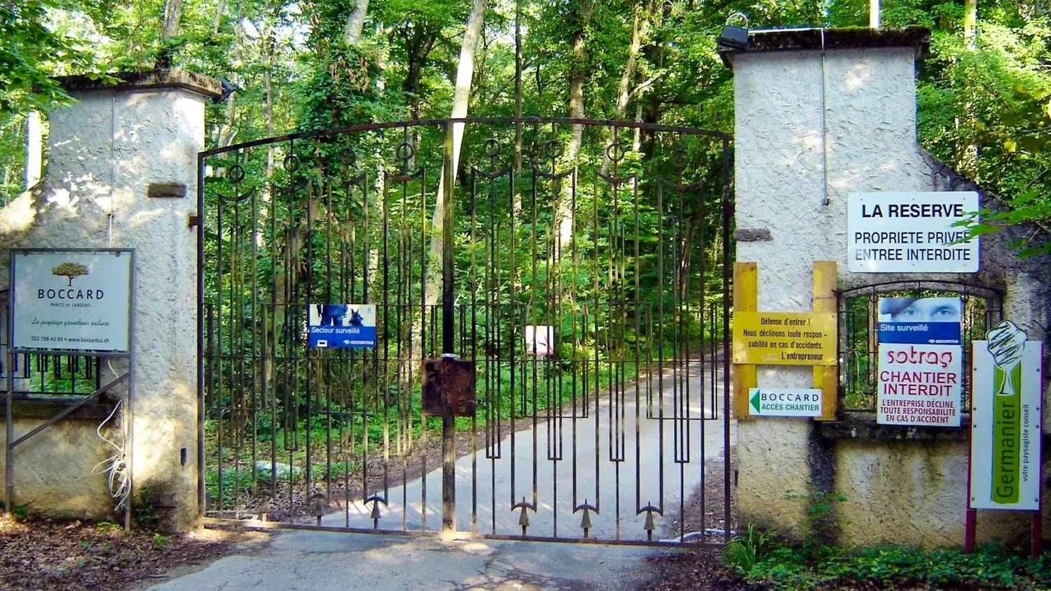 Der beschuldigte Rennfahrer hatte offenbar Zutritt zum Haus: Er war eng mit Mick Schumacher befreundet.