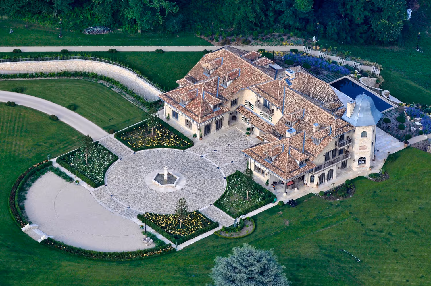 Das Anwesen der Familie von Michael Schumacher in Gland VD: Im Obergeschoss soll sich eine Vergewaltigung zugetragen haben.