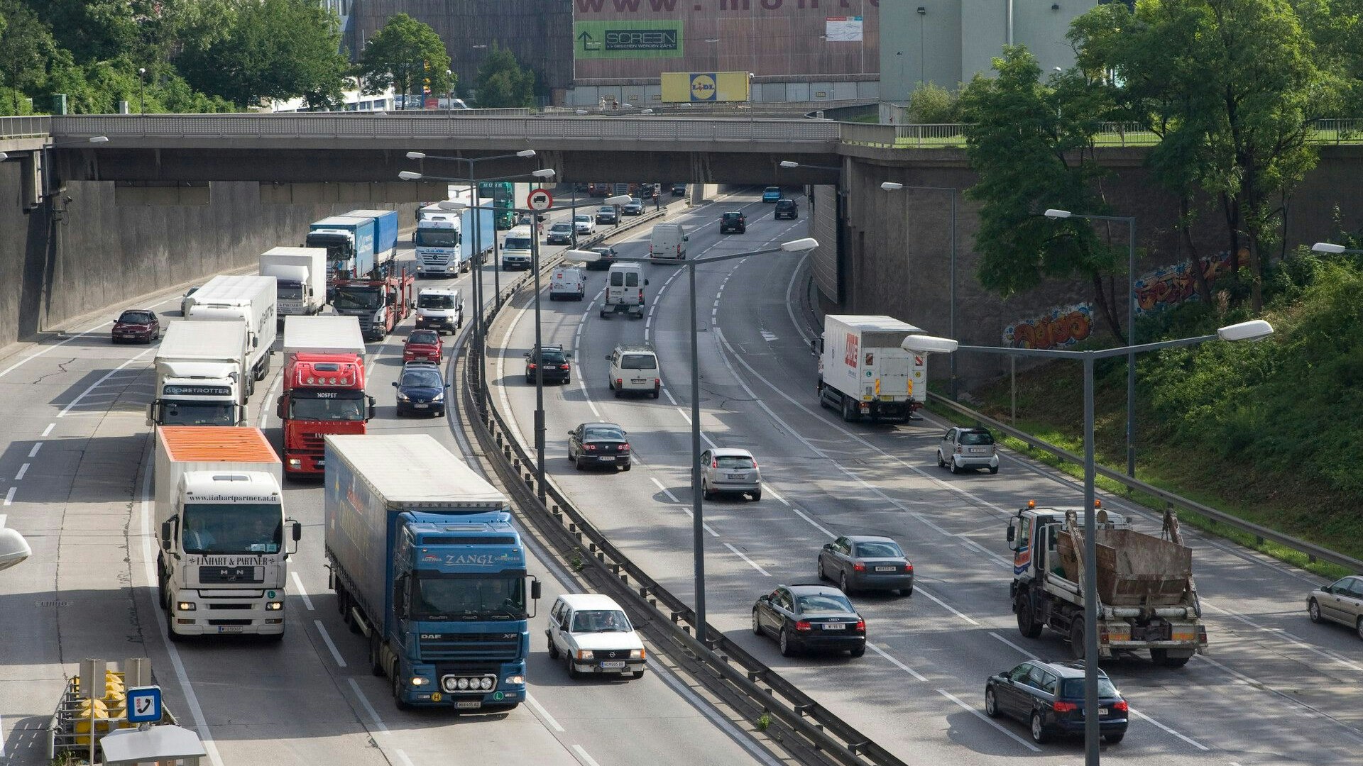 Heute.at - Bauarbeiten auf A23! Fahrstreifen-Sperre auf Tangente