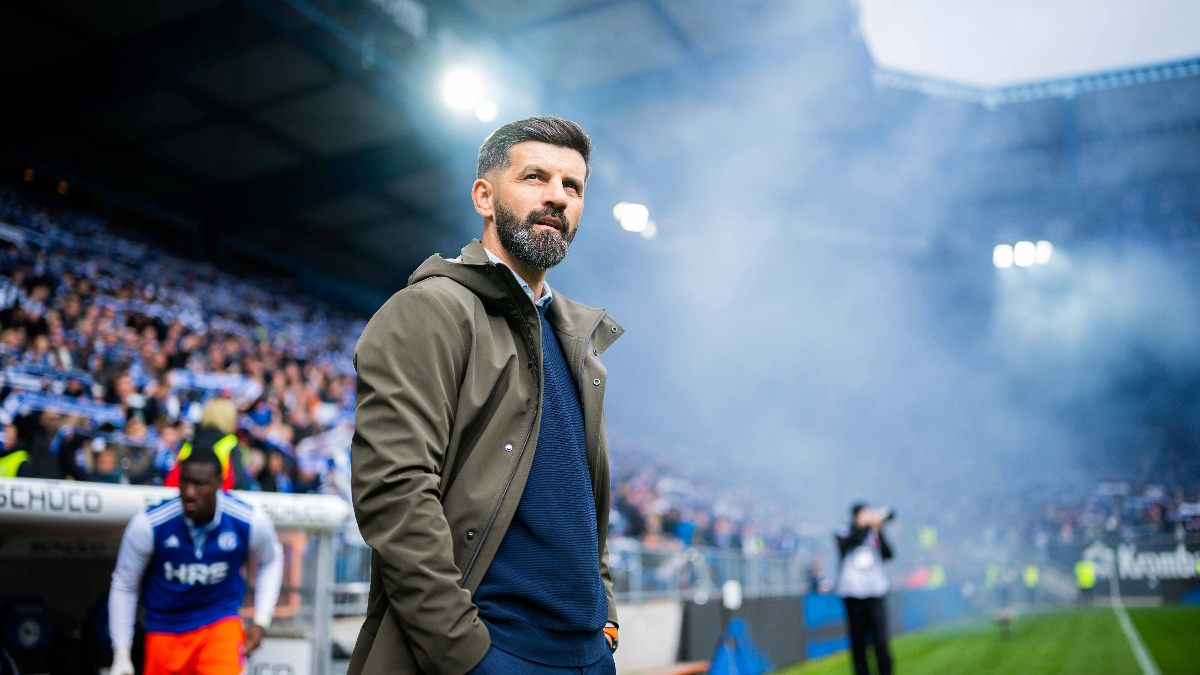 05.10.2025 - Fußball, 2025/2026, 2. Bundesliga, 8. Spieltag, DSC Arminia Bielefeld - FC Schalke 04: Miron Muslic Trainer - Schalke DFL REGULATIONS PROHIBIT ANY USE OF PHOTOGRAPHS AS IMAGE SEQUENCES AND/OR QUASI-VIDEO. *** 05 10 2025 Soccer, 2025 2026, 2 Bundesliga, 8 Matchday, DSC Arminia Bielefeld FC Schalke 04 Miron Muslic Coach Schalke DFL REGULATIONS PROHIBIT ANY USE OF PHOTOGRAPHS AS IMAGE SEQUENCES AND OR QUASI VIDEO