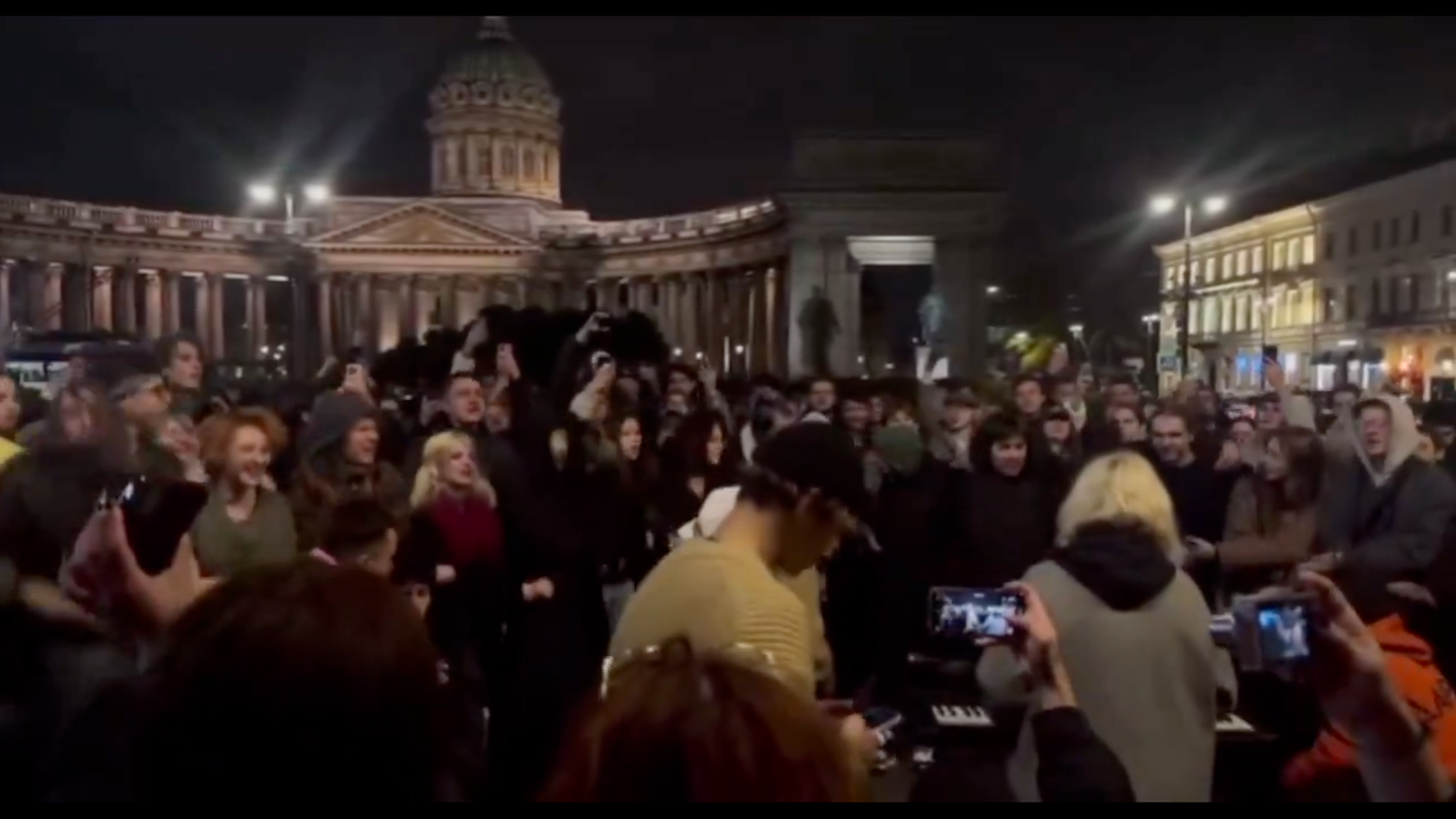 Heute.at - Junge Russen singen Protestsong – Musikerin in Haft