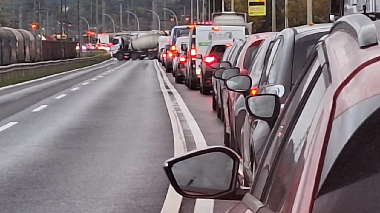 Heute.at - Stau, Stau, Stau – hier hängen Pendler 45 Minuten fest