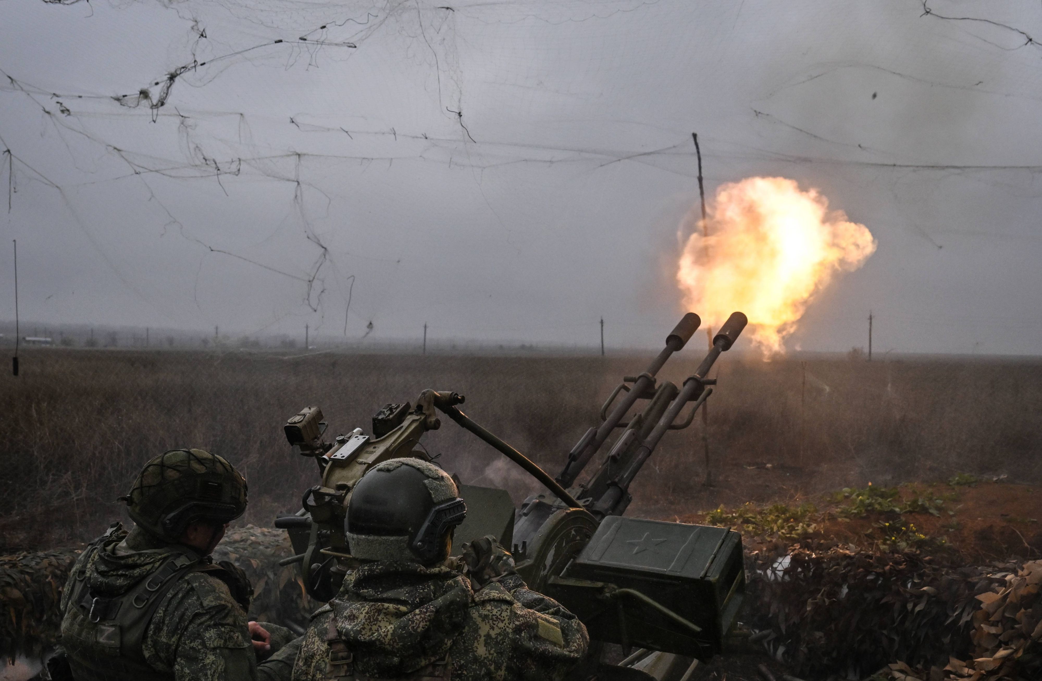 Russische Soldaten an einer ZU-23-2 Flugabwehrkanone im Frontabschnitt bei Pokrowsk. (13. Oktober 2025)