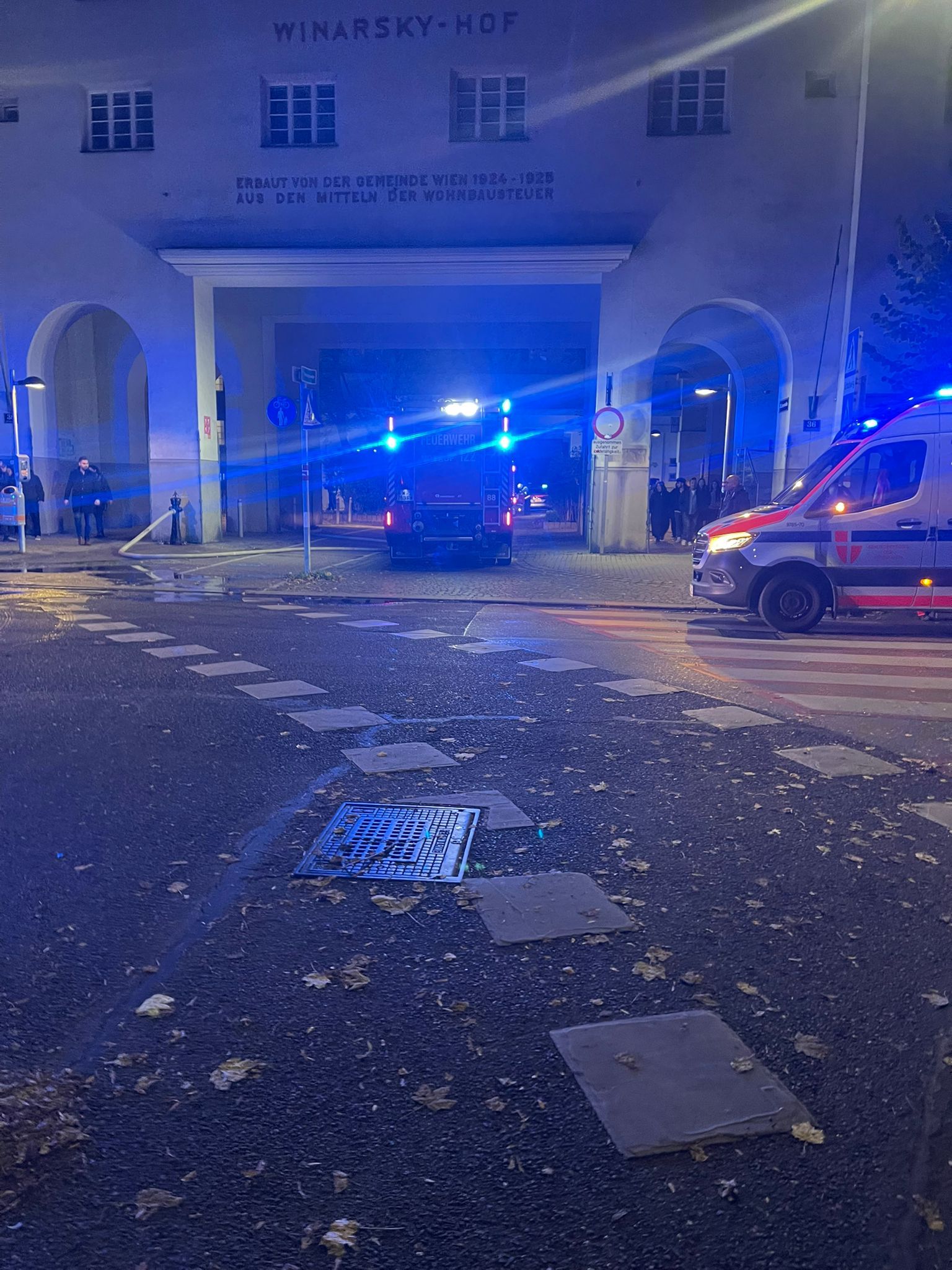 Im Bereich des Winarsky-Hofs (20.) ist ein Brand ausgebrochen.