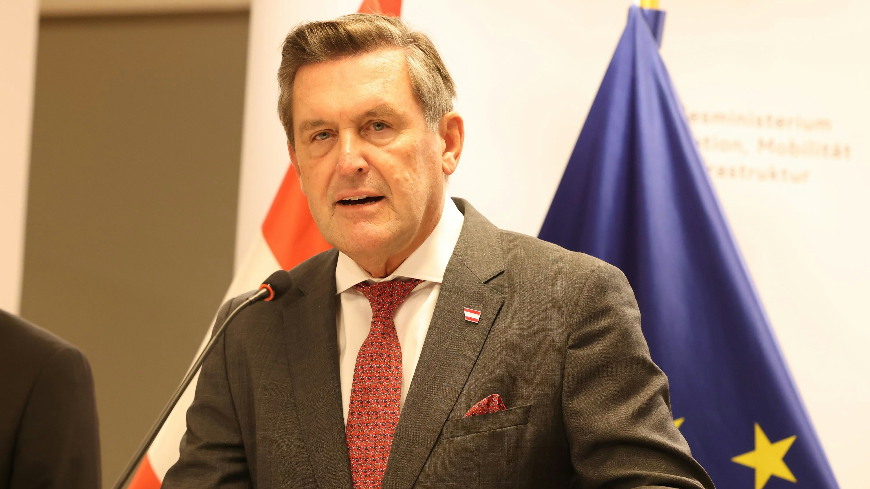 SPÖ-Verkehrsminister Peter Hanke präsentierte Novelle der StVO gemeinsam mit den Koalitionspartnern.