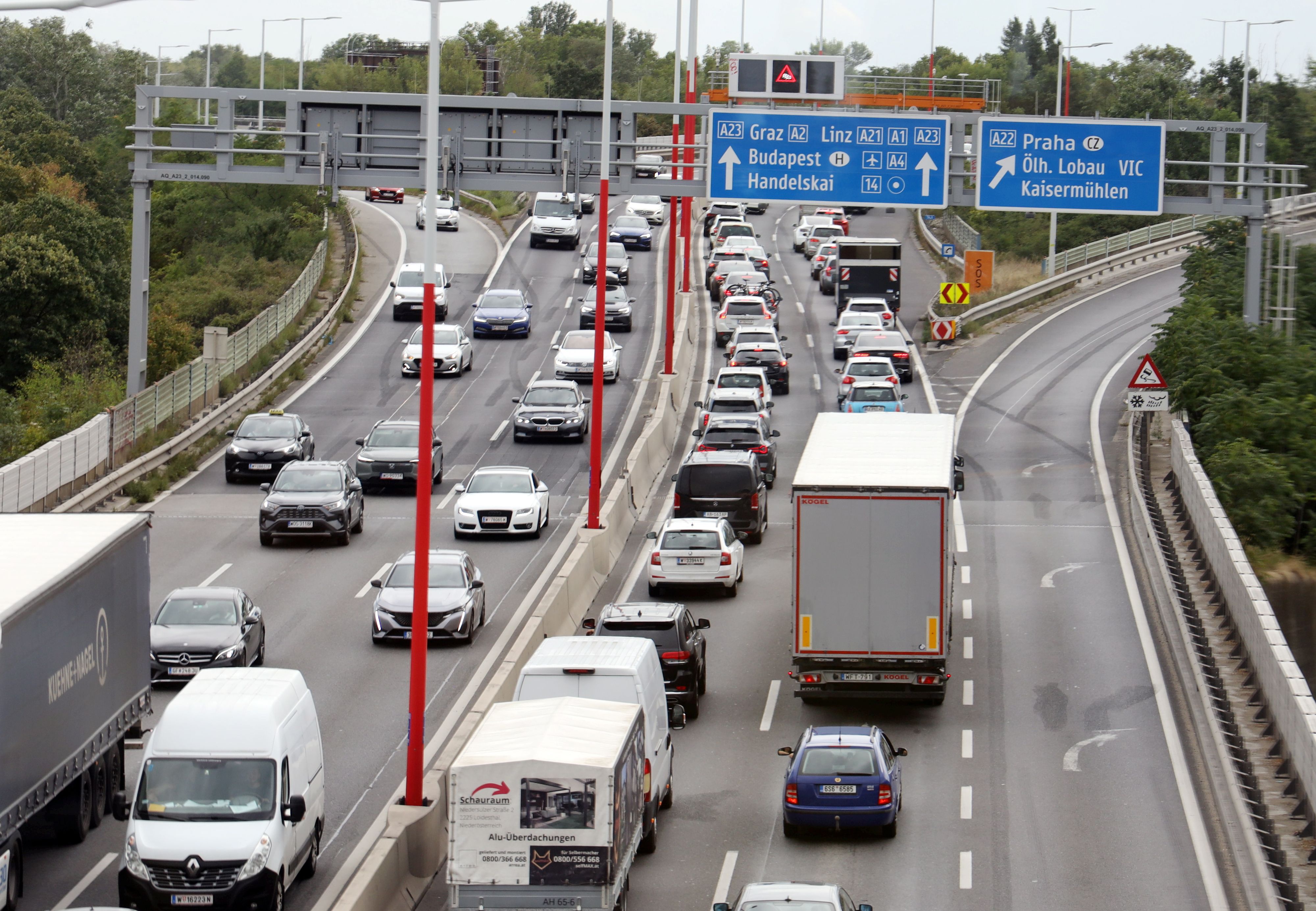 Sanierungsarbeiten auf der A23 Wiener Südosttangente am Wochenende sorgen für Staus in beiden Richtungen.