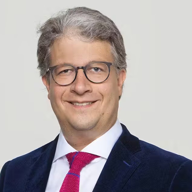 Marcel Hirsiger ist Osteuropaexperte und Dozent an der Hochschule für Wirtschaft FHNW in Olten (CH). Seine Lehr- und Forschungsschwerpunkte umfassen Politik und Gesellschaft in Ostmitteleuropa, Corporate Finance und strategisches Management.